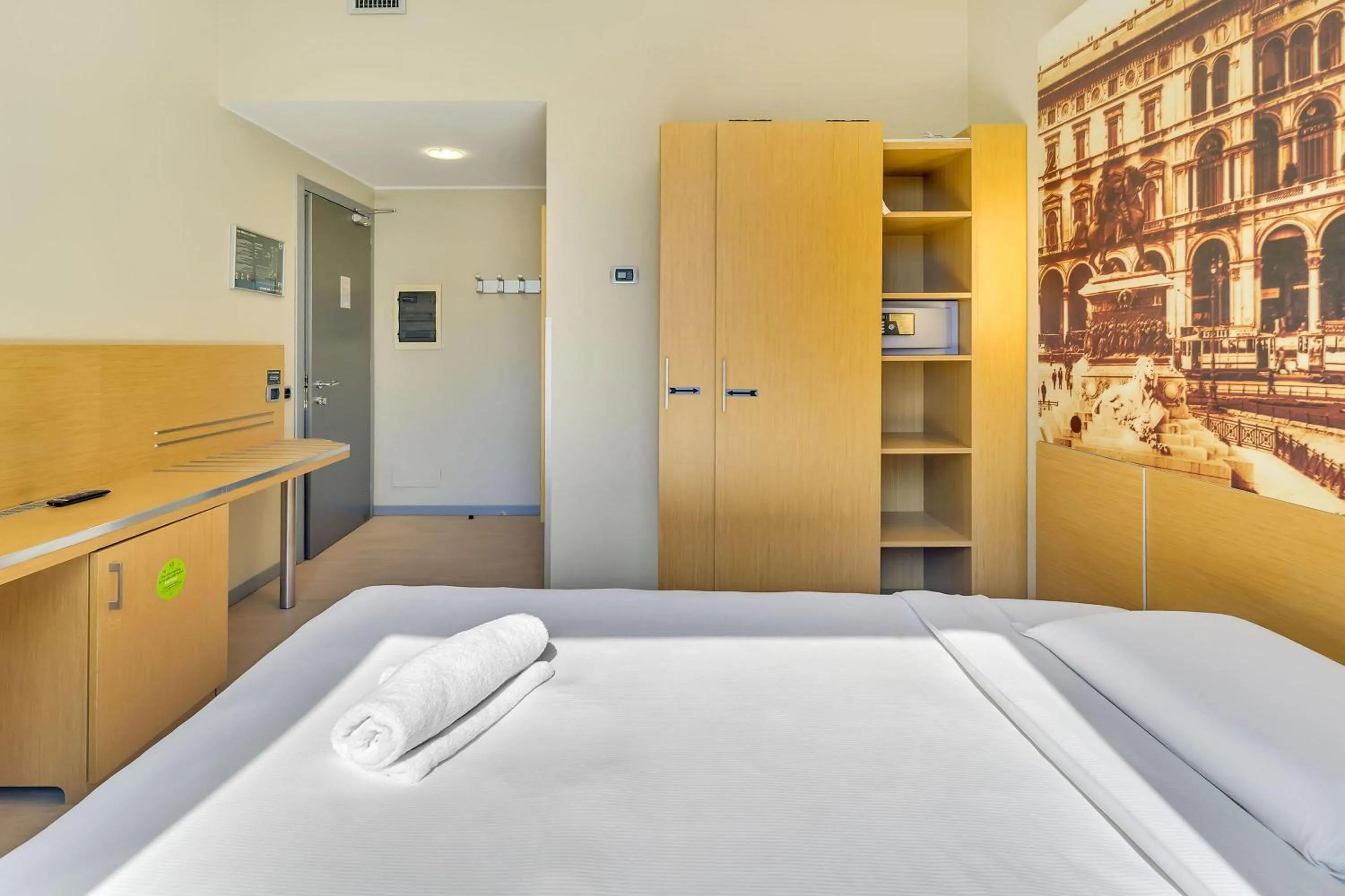 Photo of the whole room, Bed in B&B HOTEL Milano La Spezia