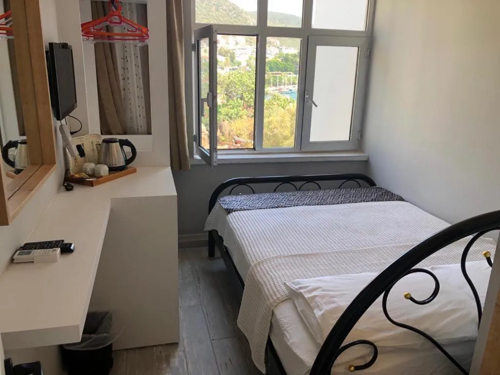 Bed in YALI PANSİYON