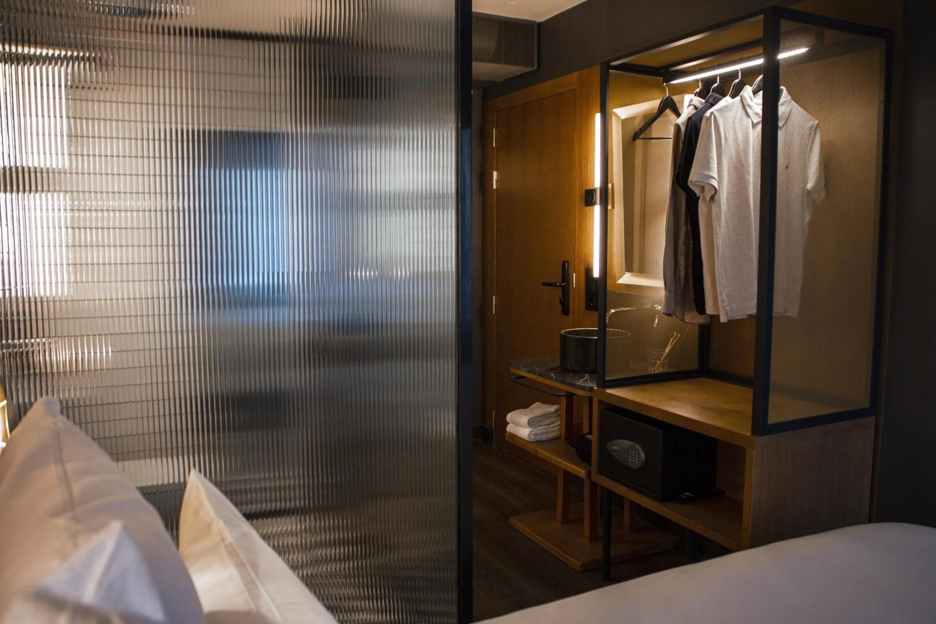 Shower, Bed in Letoh Letoh Gran Vía