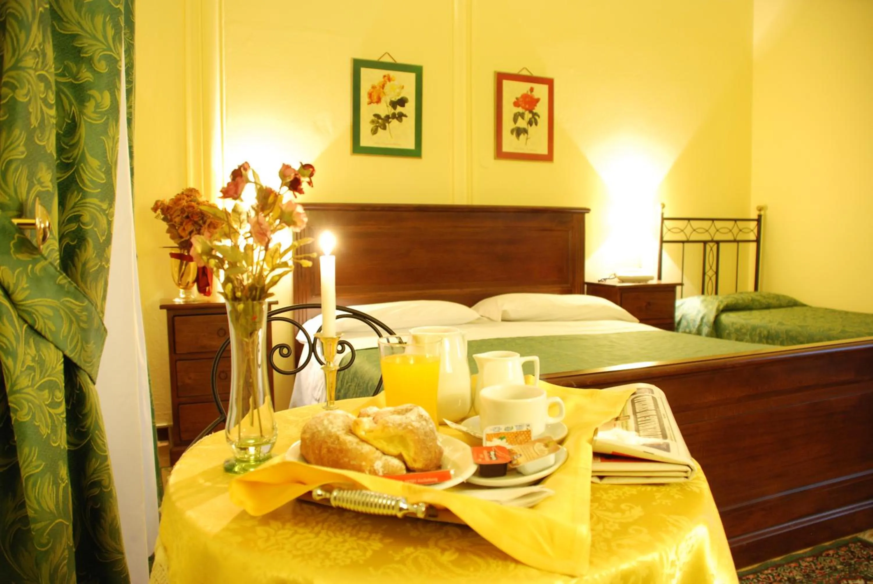 Photo of the whole room, Bed in Hotel del Centro