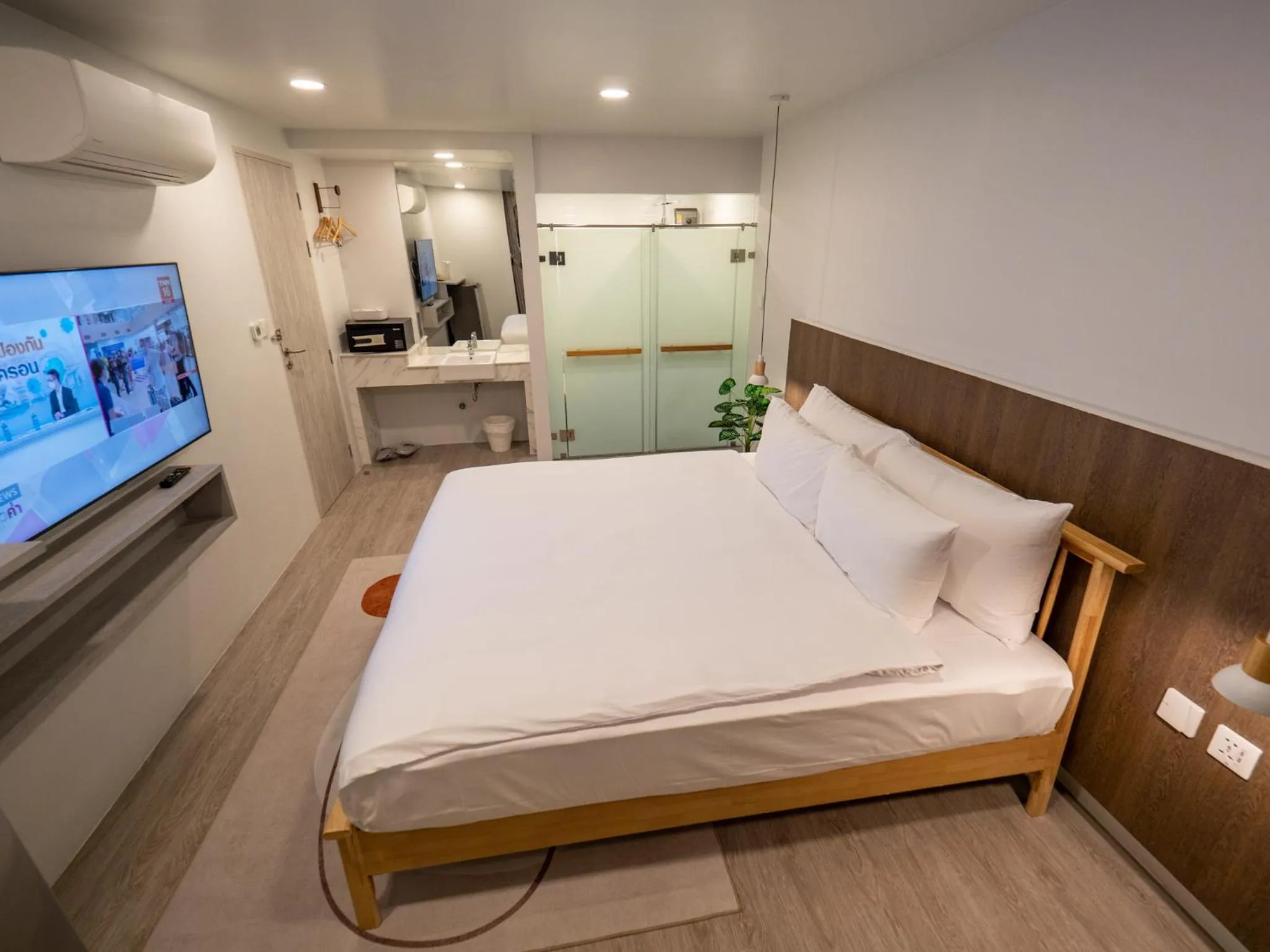 Photo of the whole room, Bed in Ease Me Residence