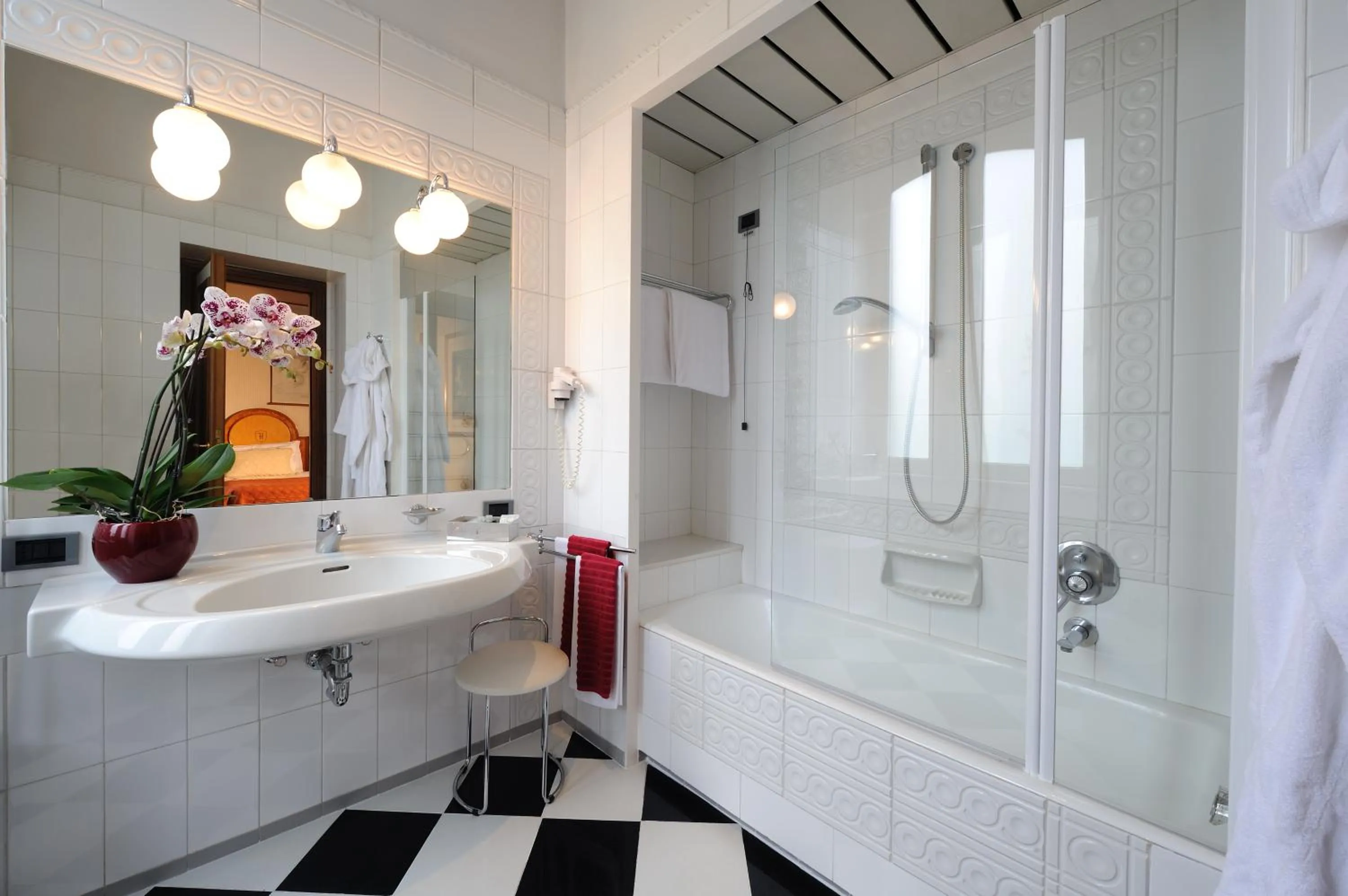 Bathroom in Hotel Farnese