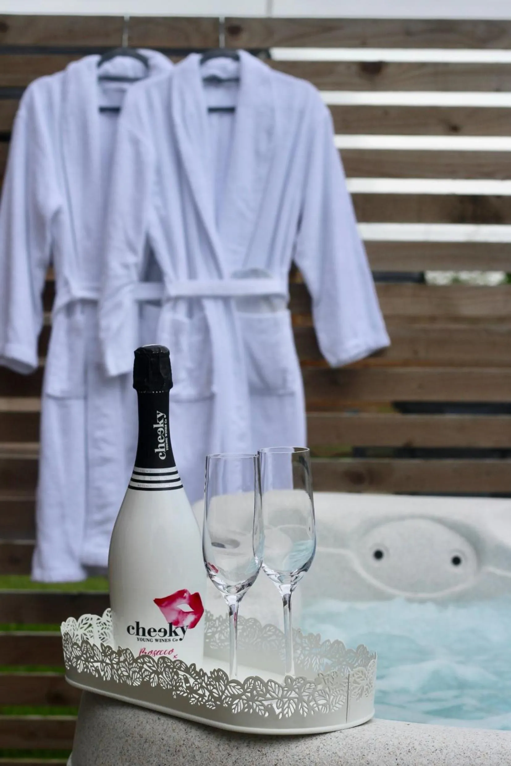 Hot Tub in Chestnut Meadow Country Park