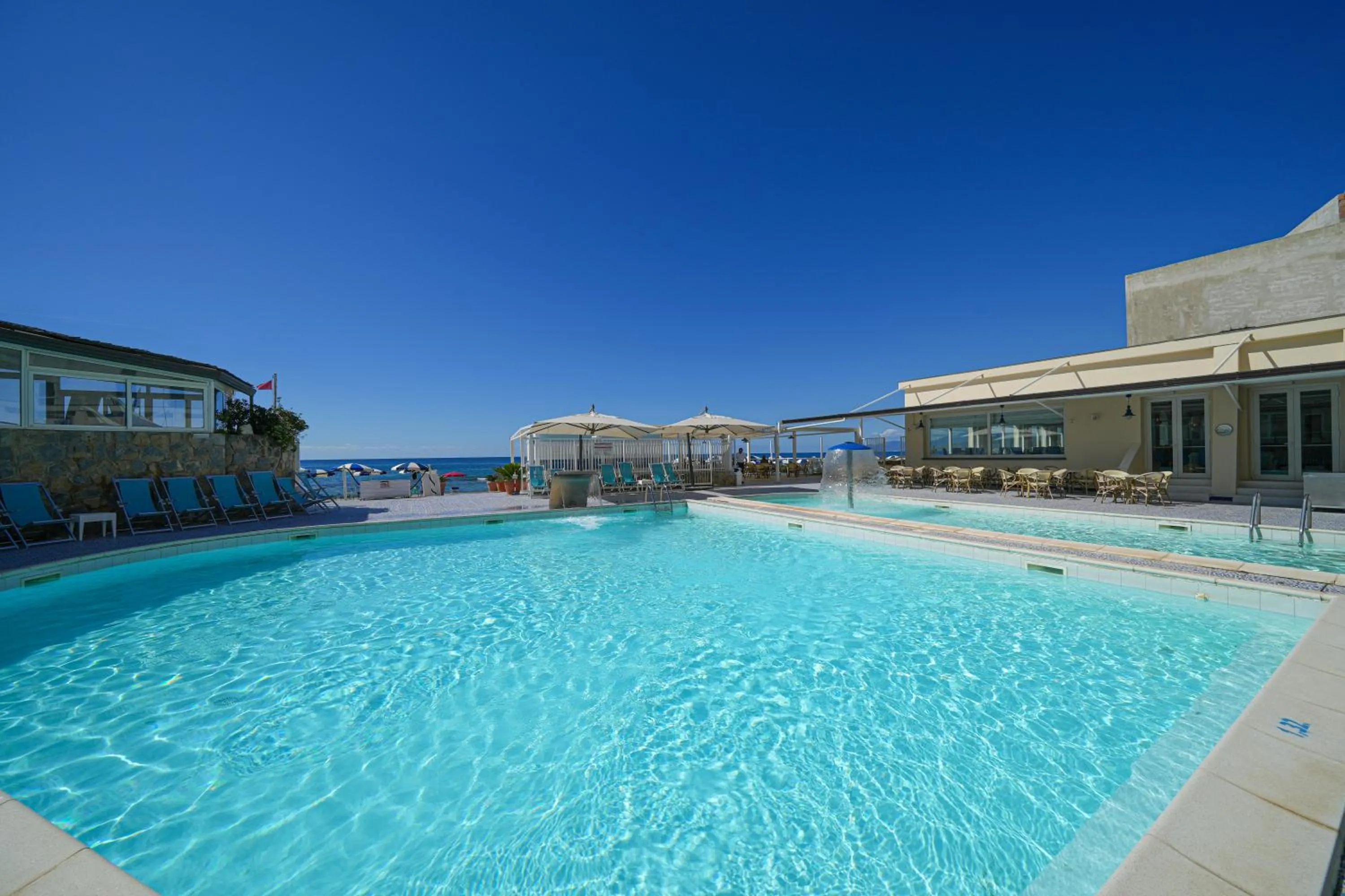 Swimming pool in Hotel Saline