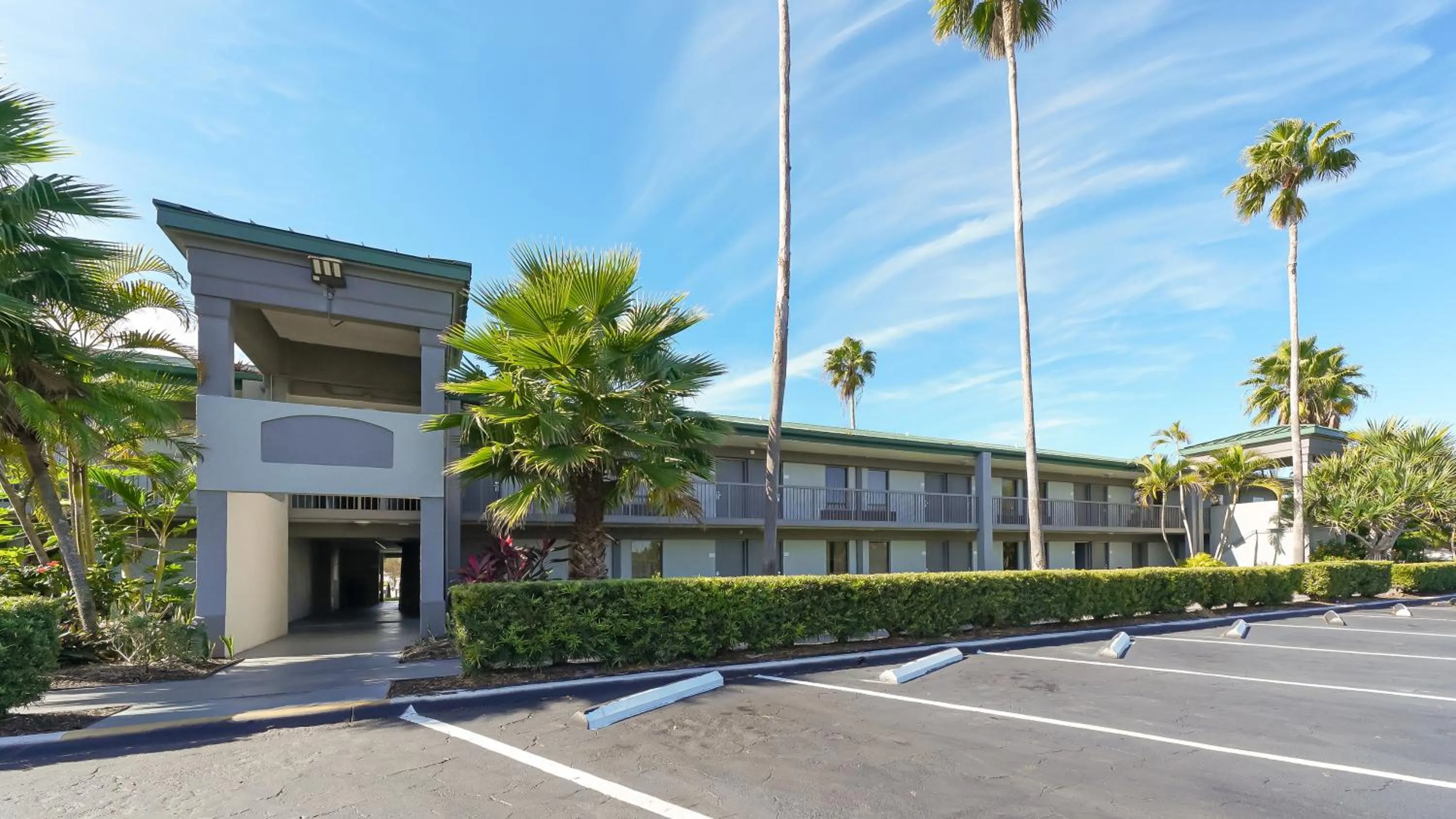 Heated Pool, Fireplace, 70" TV, Waterfront & More!