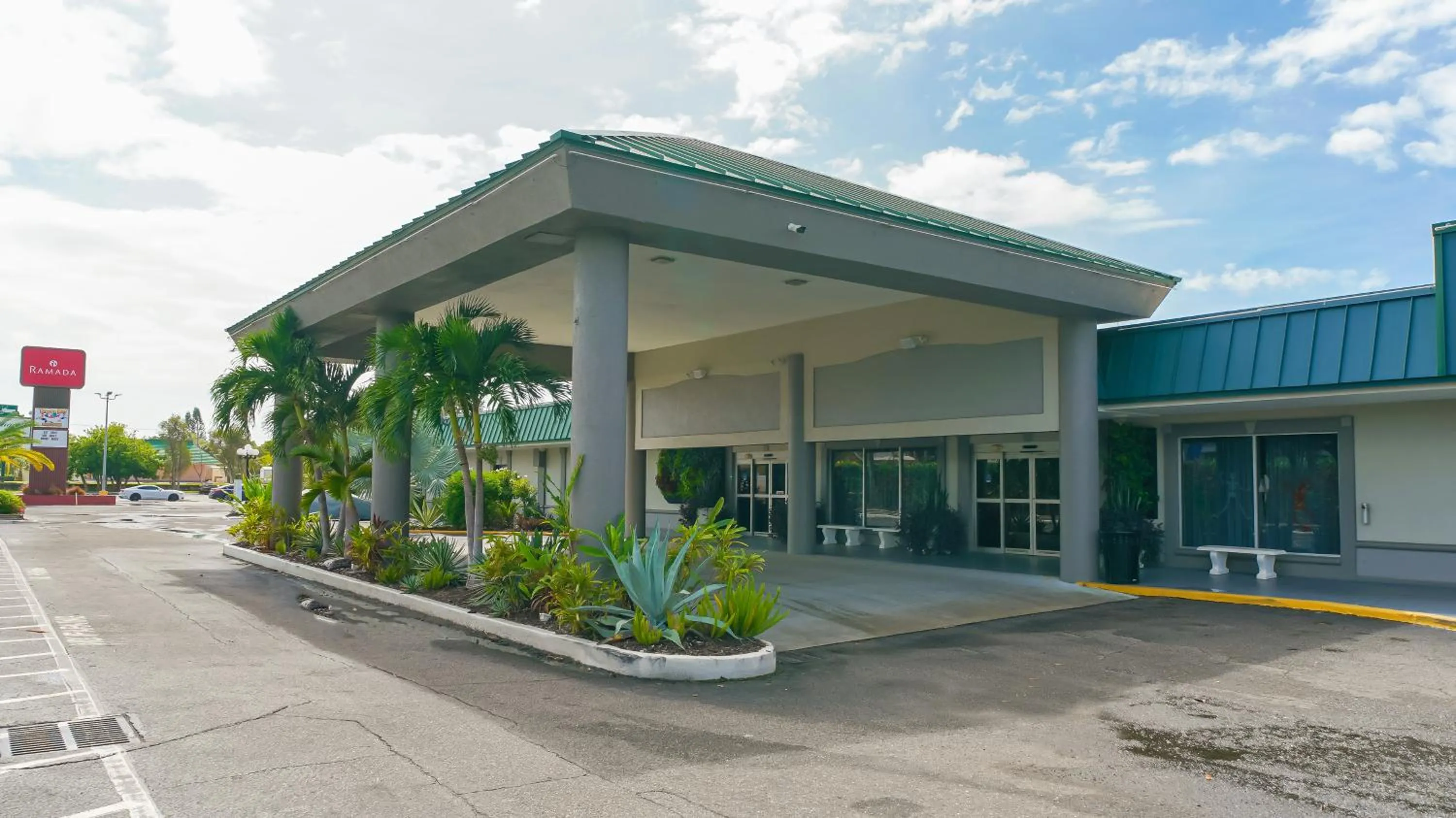 Heated Pool, Fireplace, 70" TV, Waterfront & More!