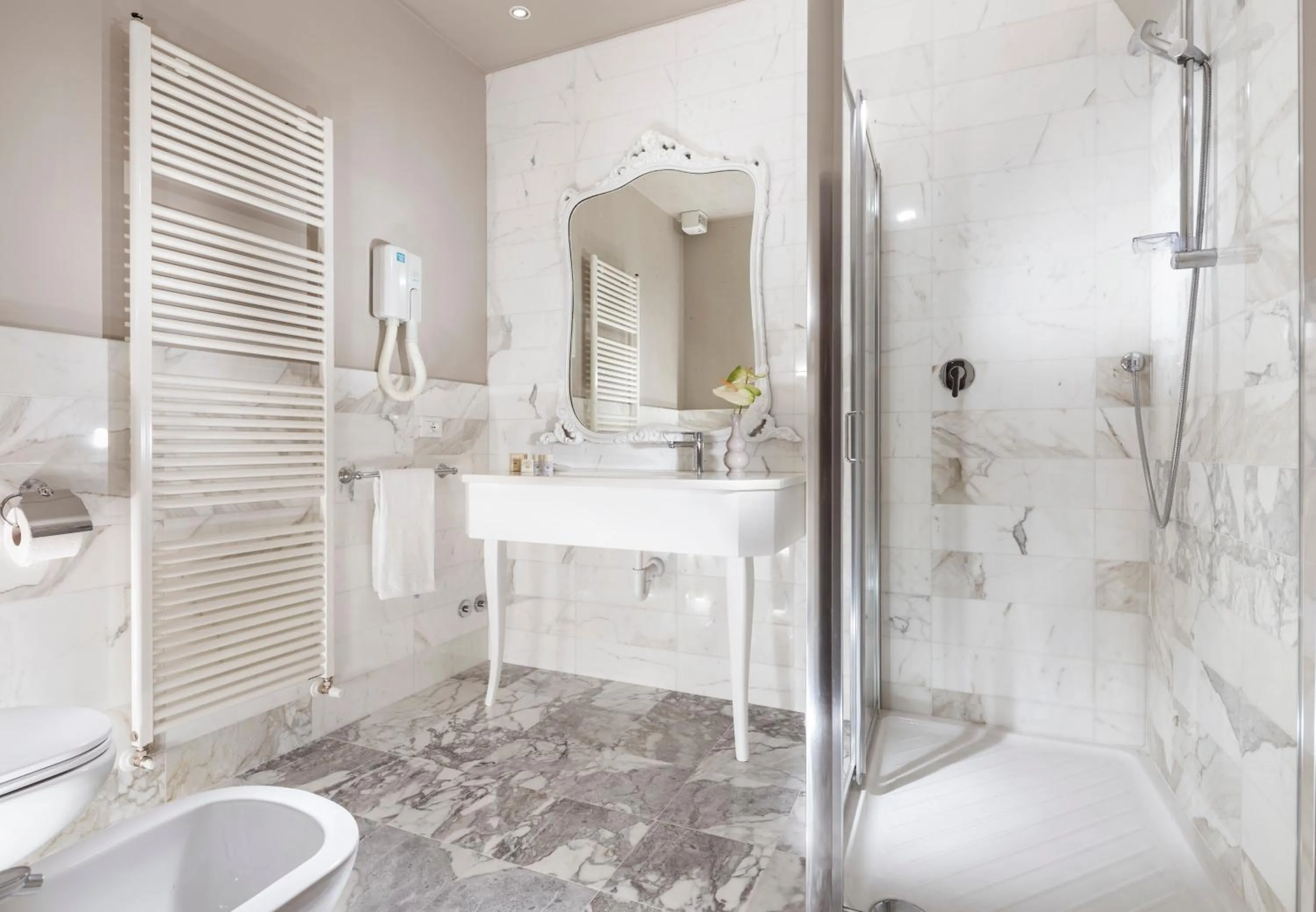 Bathroom in Hotel Vittoria