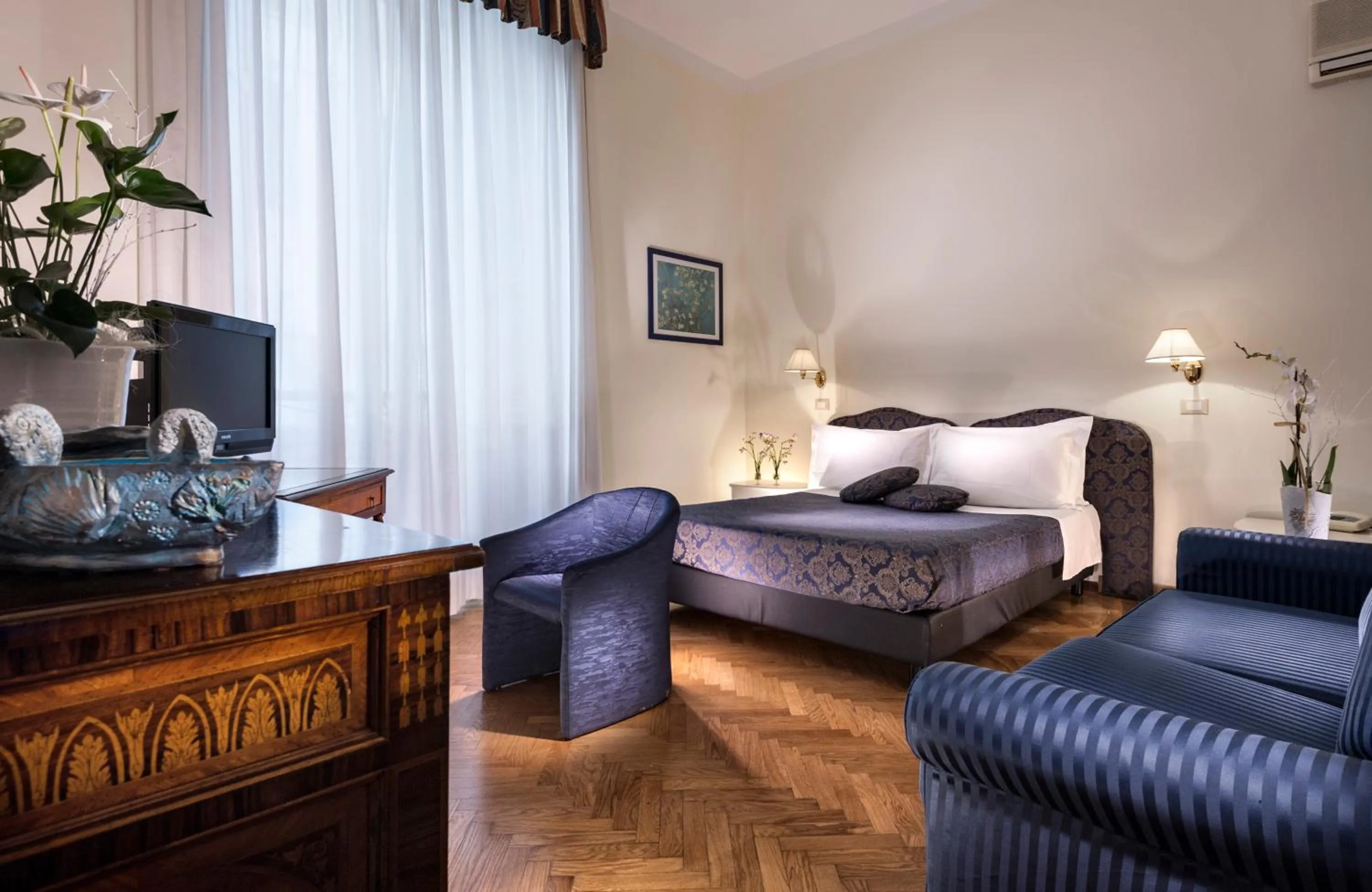 Bedroom, Bed in Hotel Vittoria