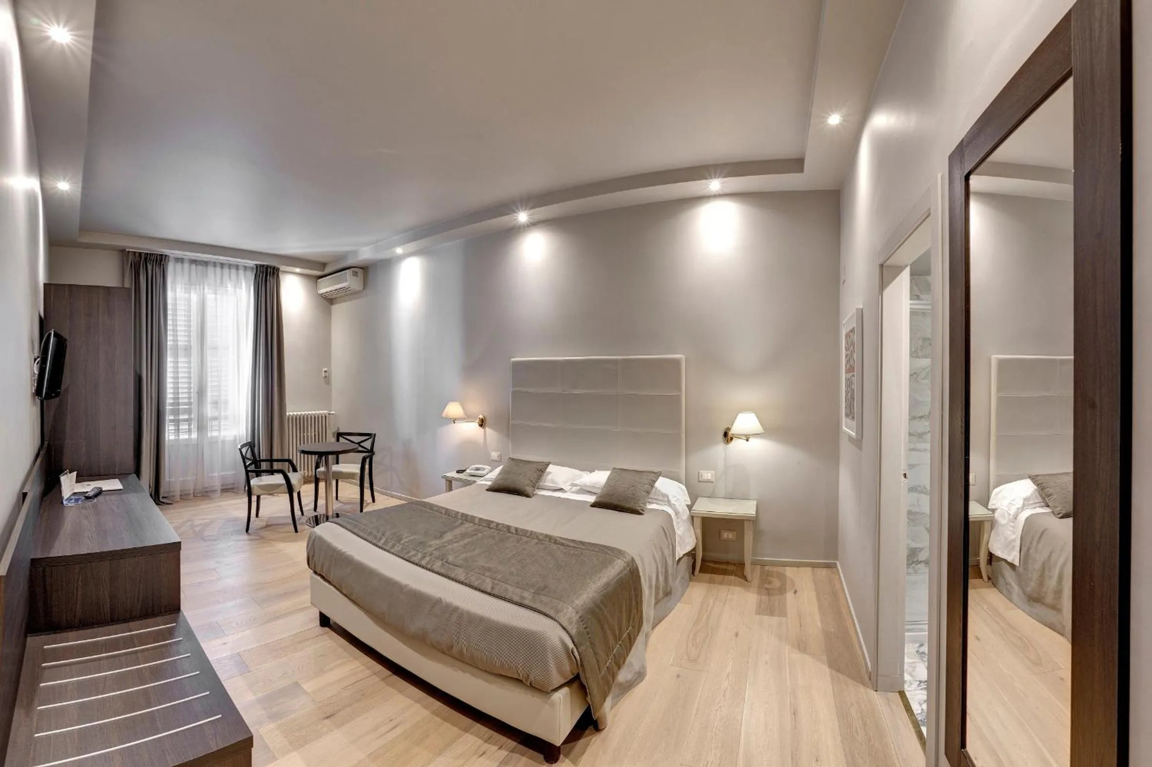 Photo of the whole room, Bed in Hotel Vittoria