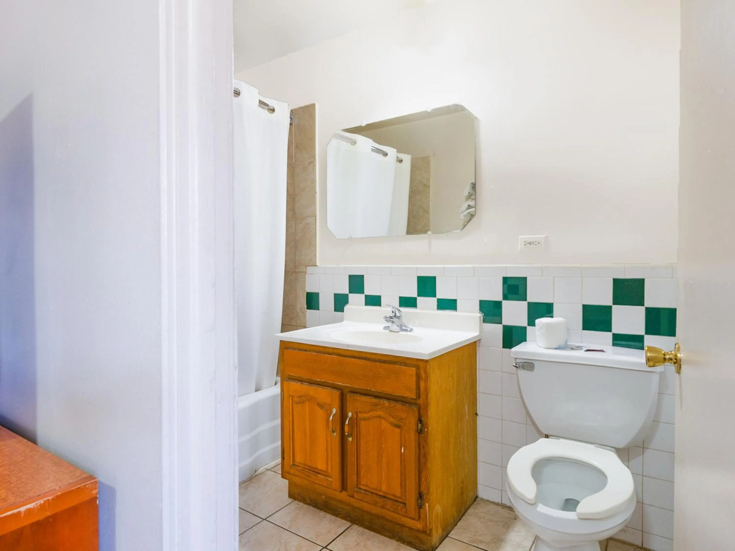 Bathroom in Manor Motel By OYO Near Oak Brook Chicago Westchester