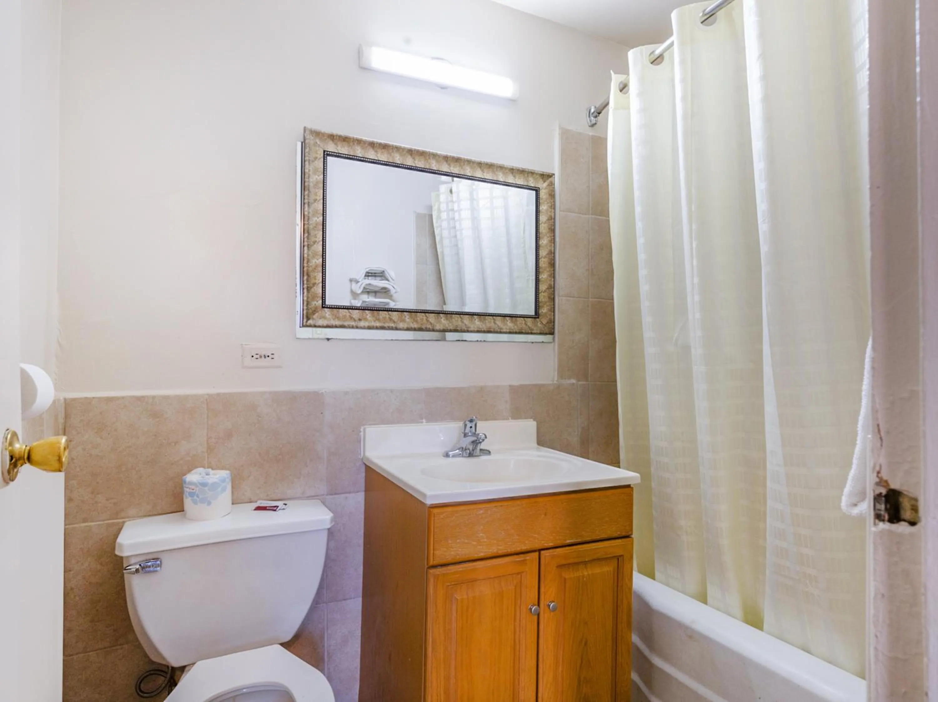 Bathroom in Manor Motel By OYO Near Oak Brook Chicago Westchester