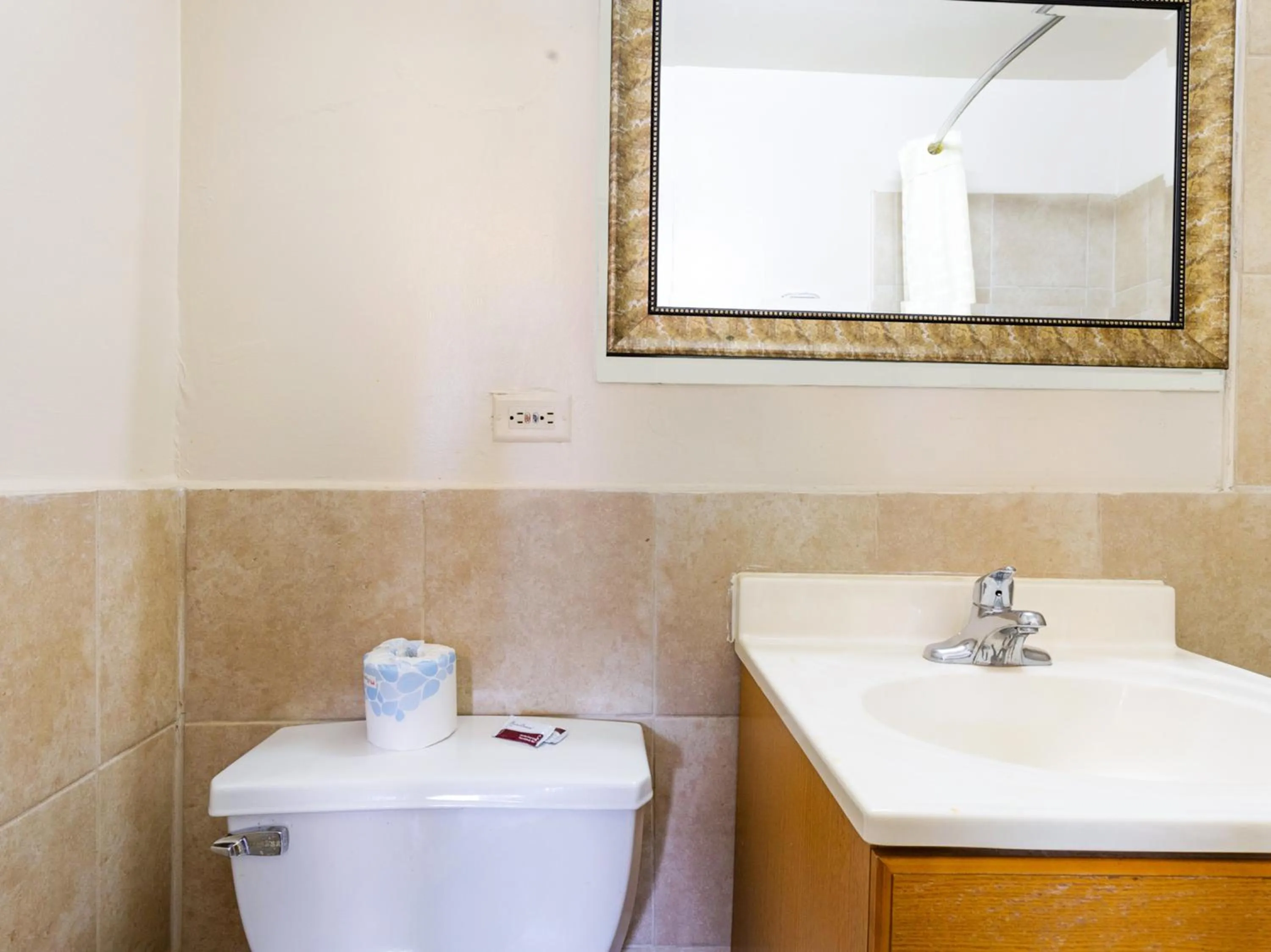 Bathroom in Manor Motel By OYO Near Oak Brook Chicago Westchester