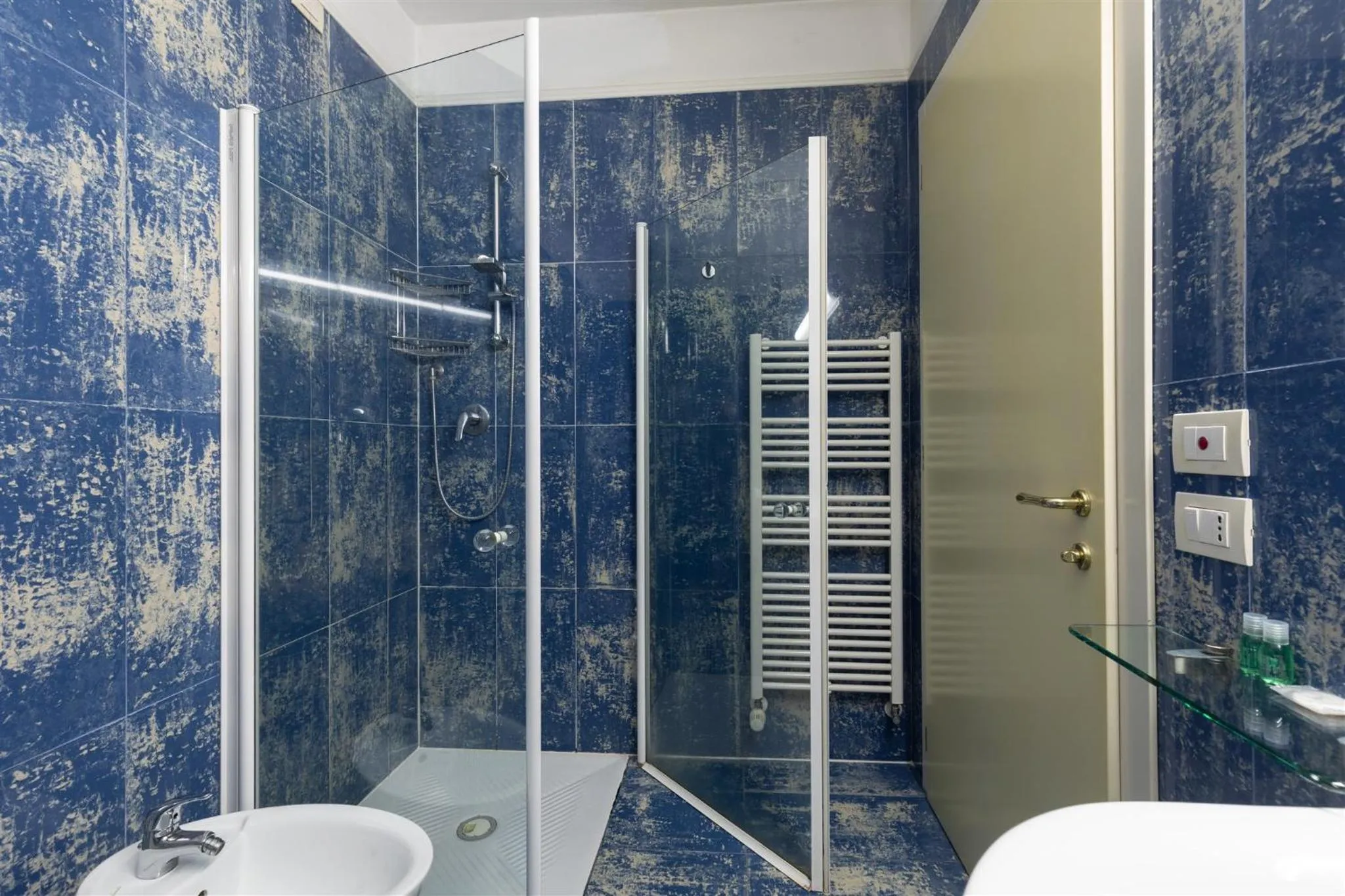 Bathroom in Noventa Hotel