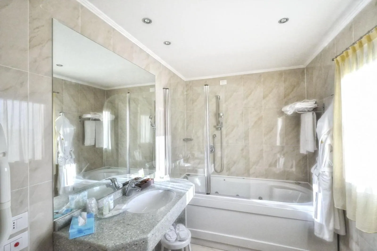 Bathroom in Noventa Hotel