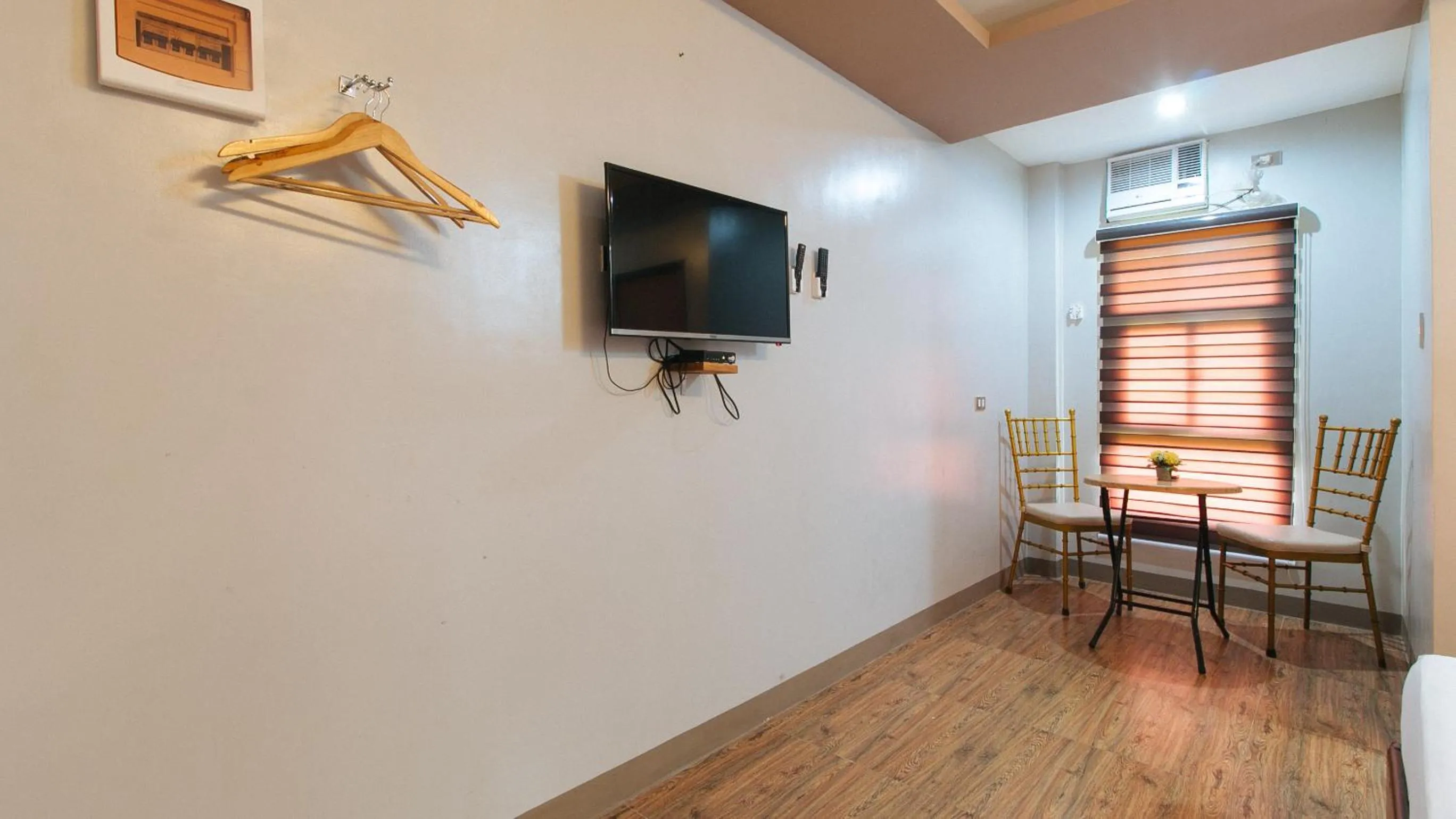 TV and multimedia in RedDoorz @ Afamosa Villas Resort Ilocos Sur