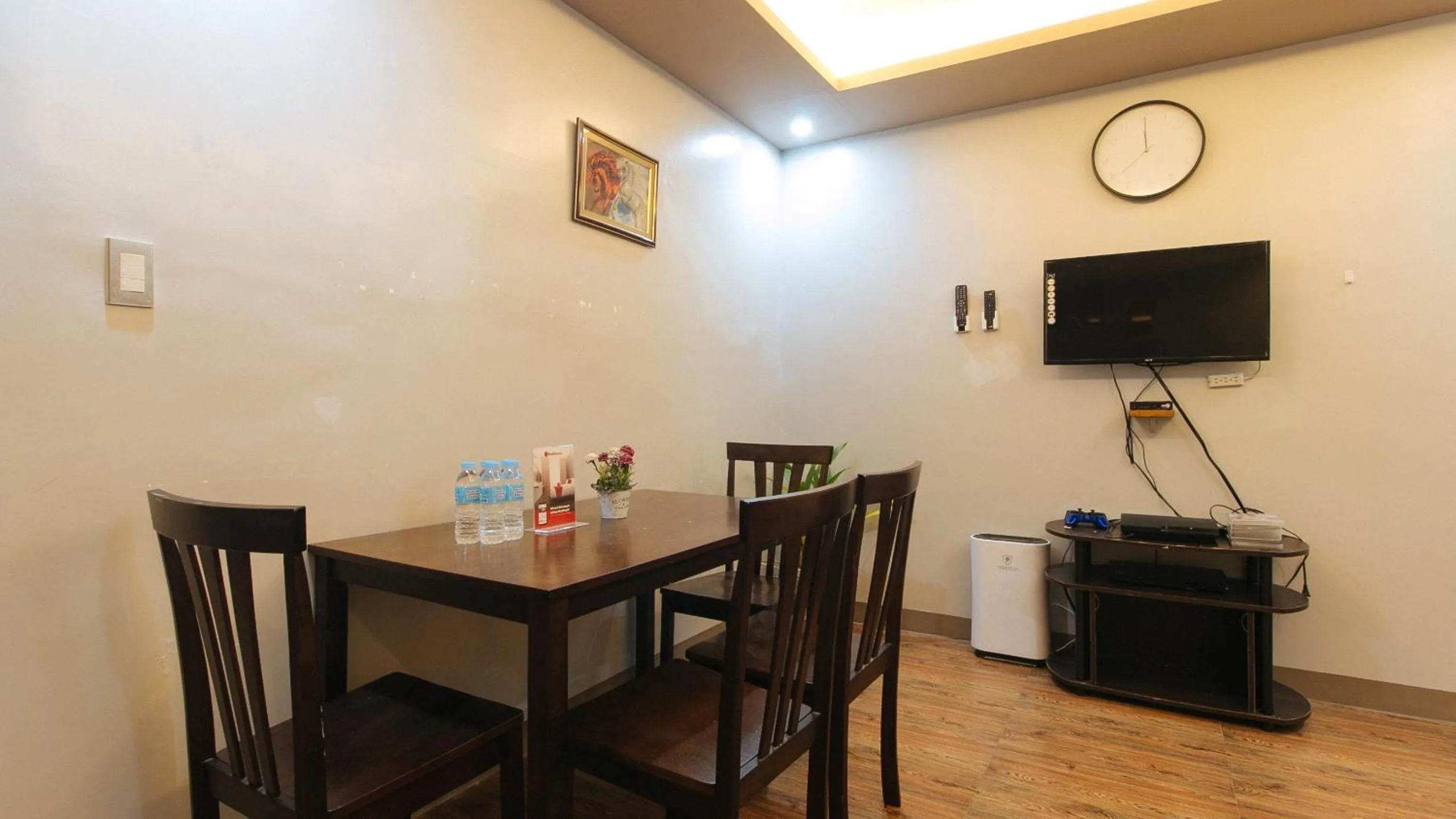 Dining area in RedDoorz @ Afamosa Villas Resort Ilocos Sur