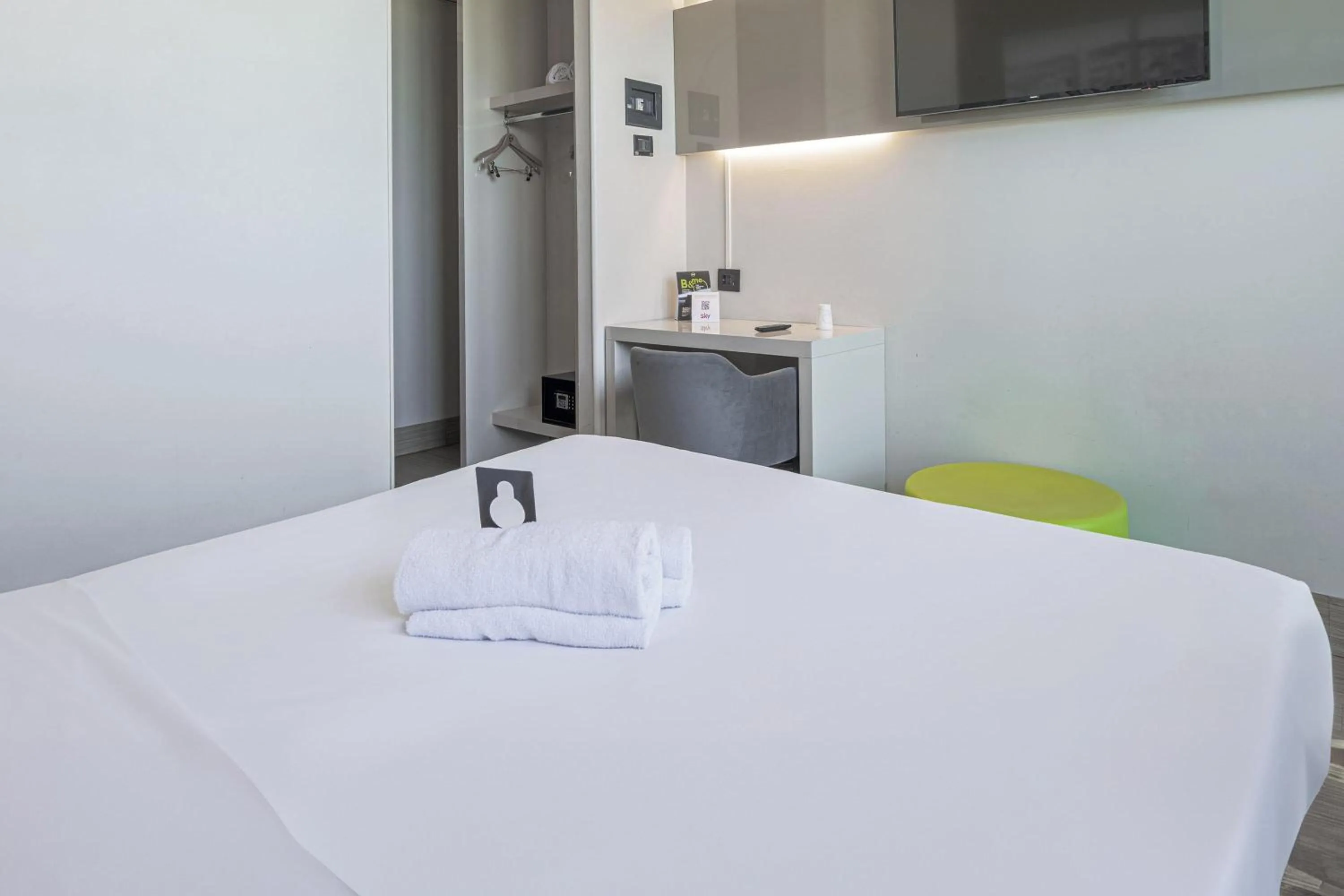 Photo of the whole room, Bed in B&B HOTEL Bologna