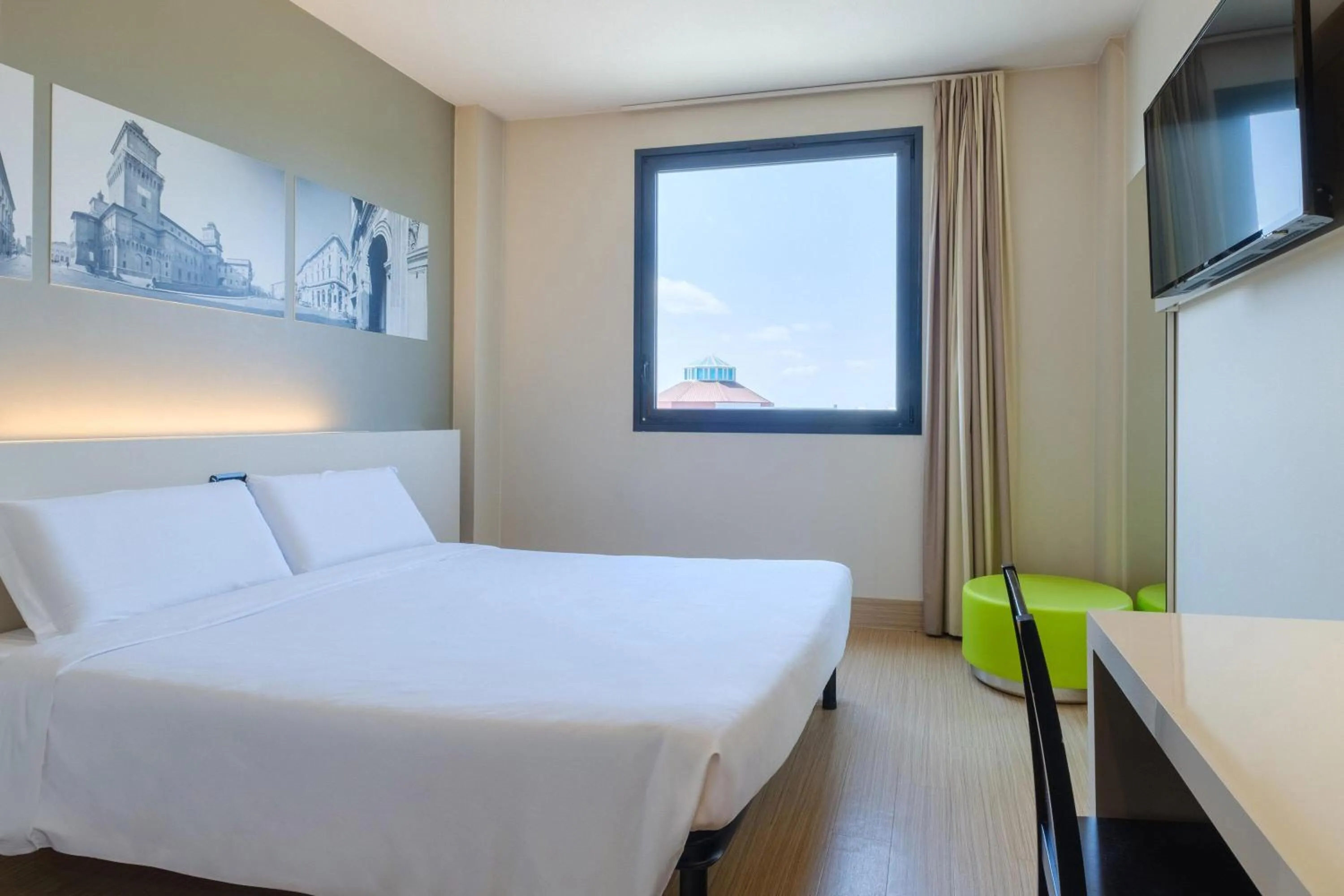 Photo of the whole room, Bed in B&B Hotel Ferrara