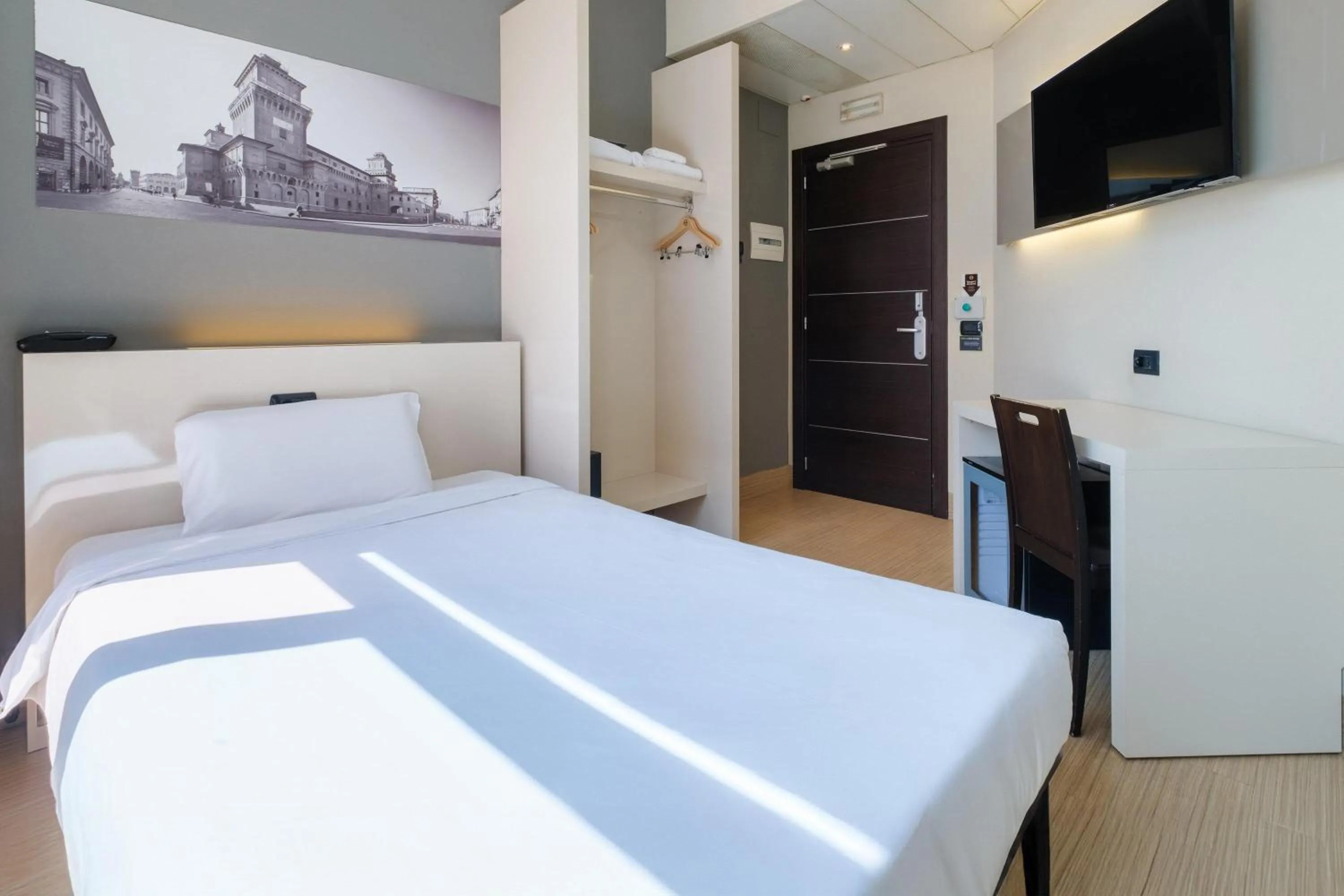 Photo of the whole room, Bed in B&B Hotel Ferrara