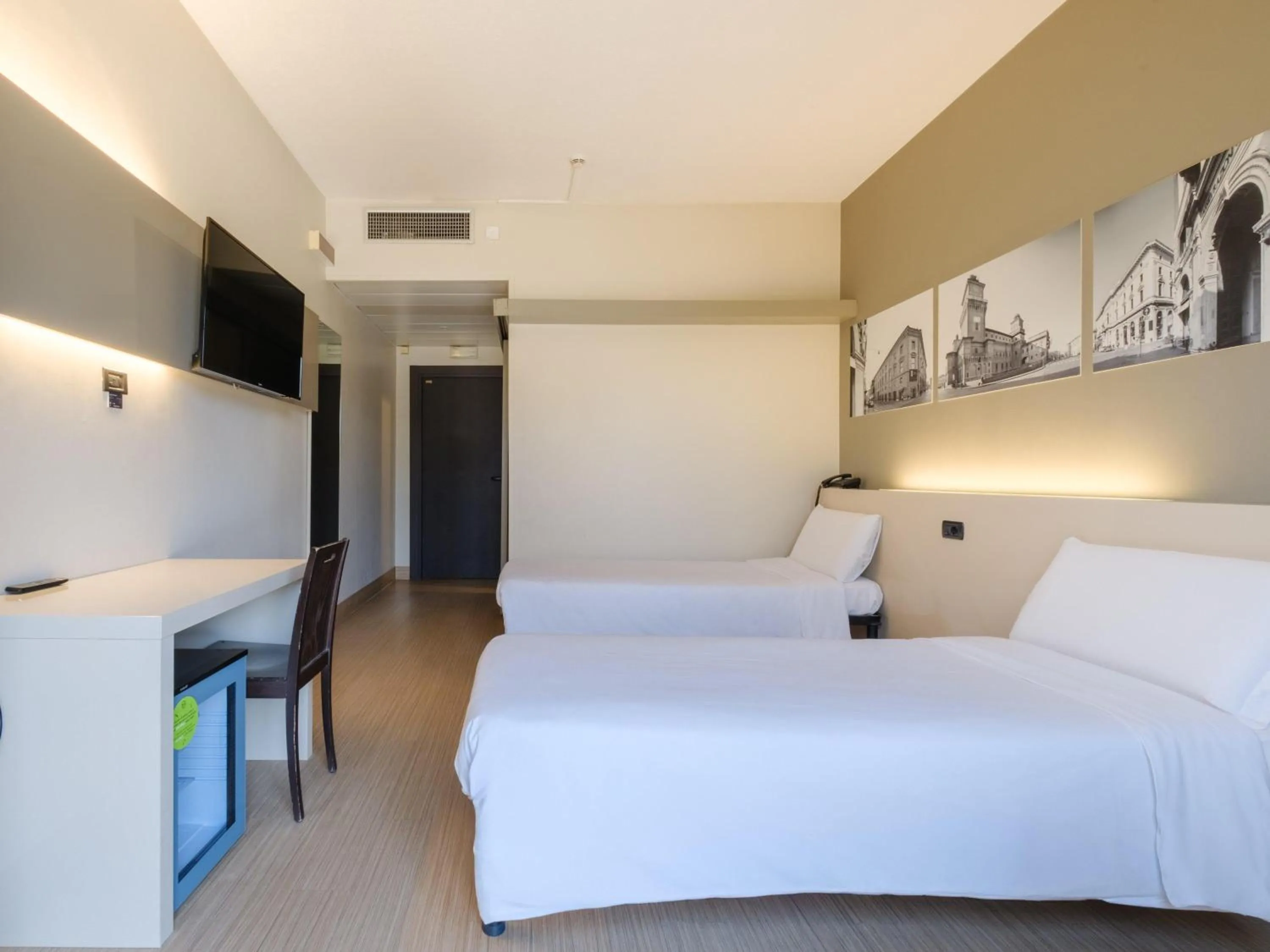 Photo of the whole room, Bed in B&B Hotel Ferrara