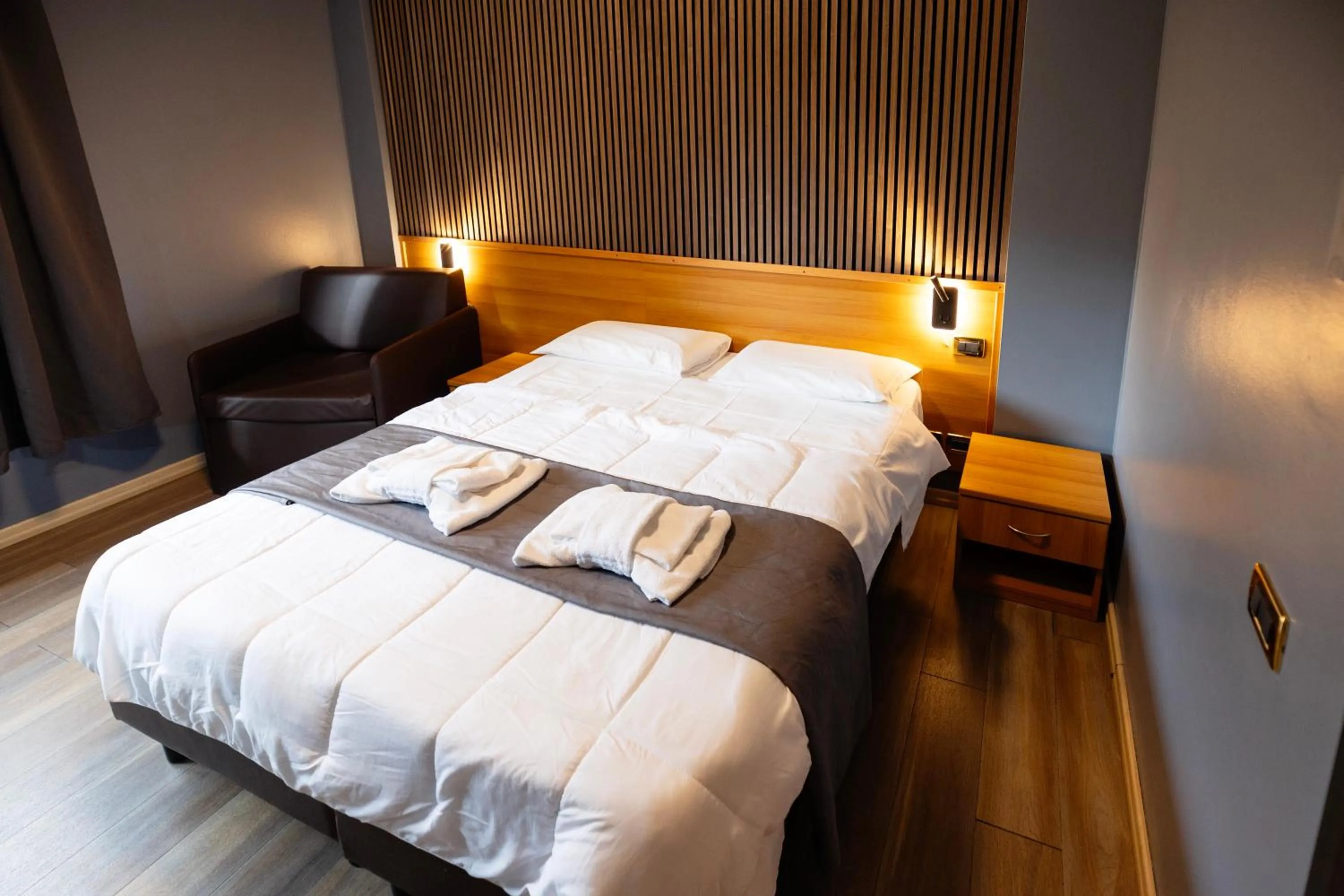 Photo of the whole room, Bed in Scheppers Hotel