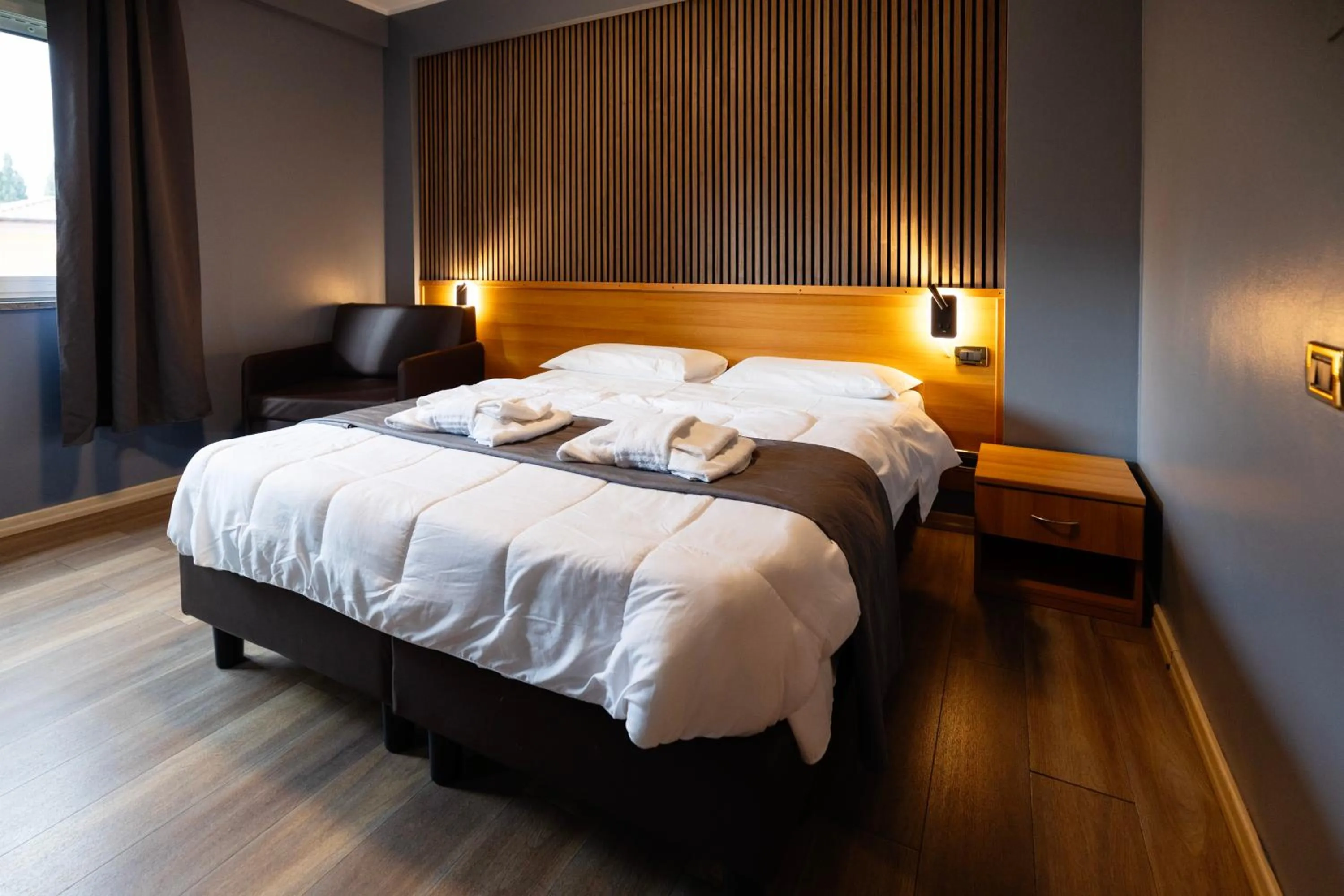 Photo of the whole room, Bed in Scheppers Hotel