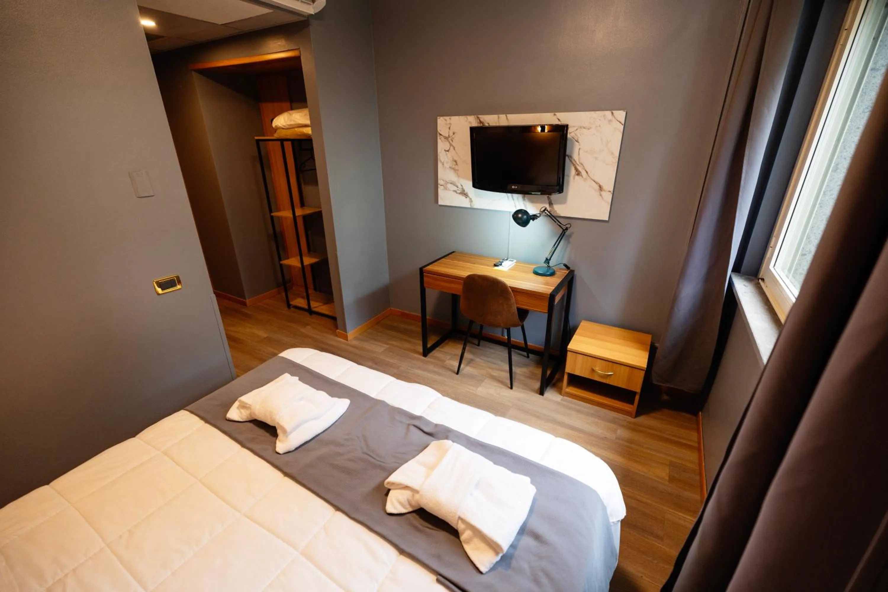 TV and multimedia, Bed in Scheppers Hotel