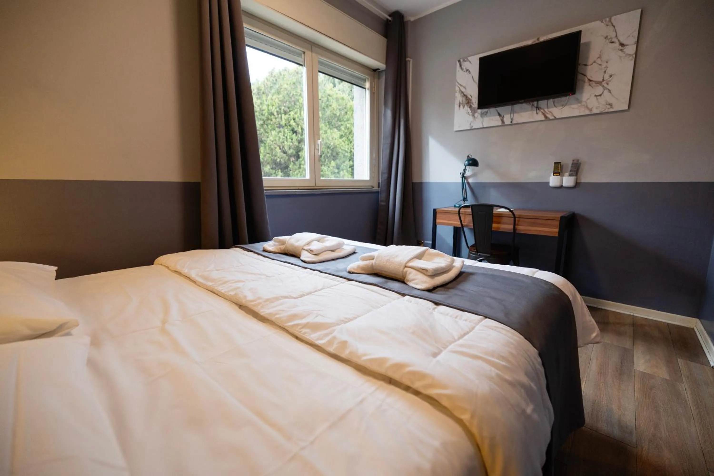 Photo of the whole room, Bed in Scheppers Hotel