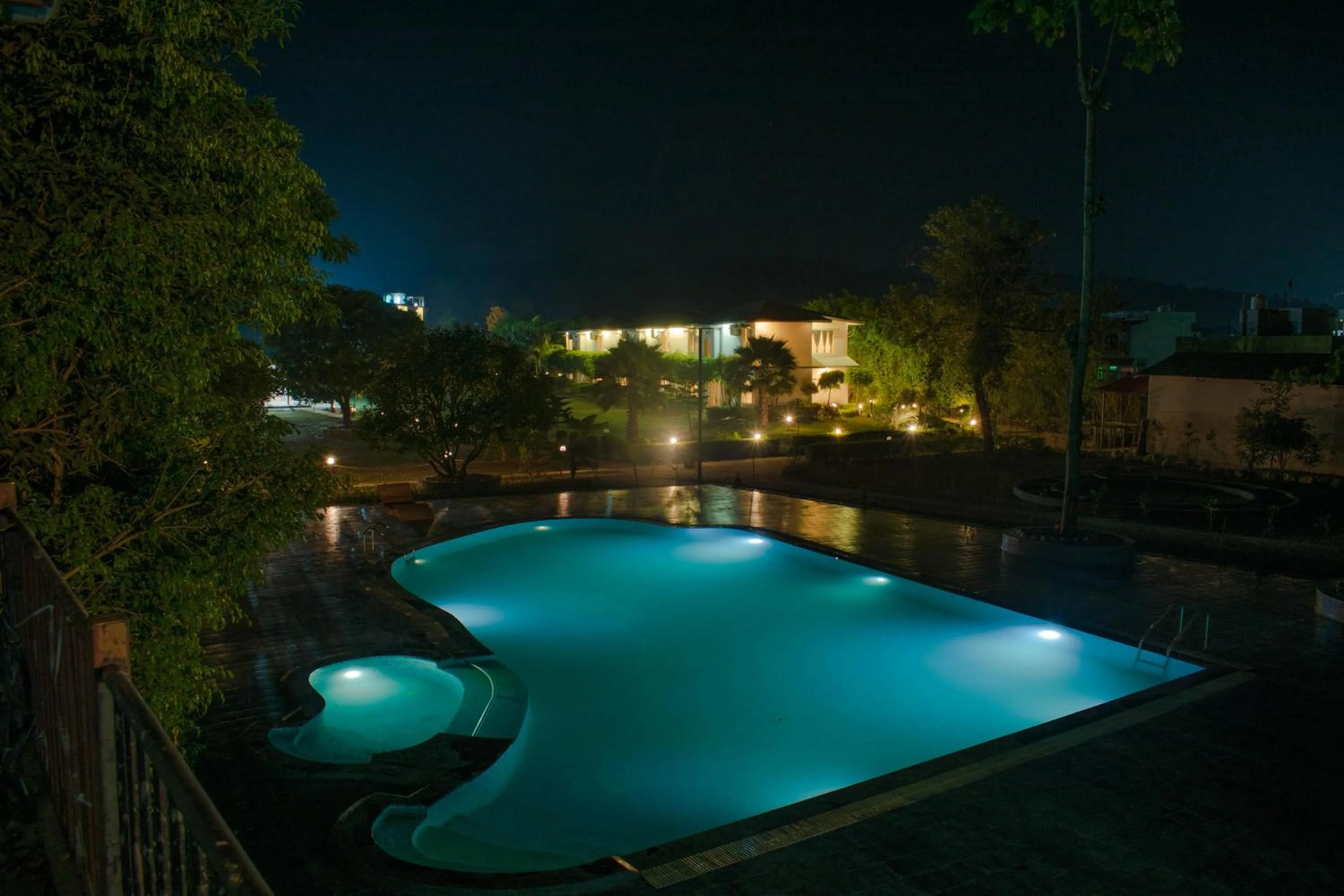 Swimming pool in The Tattwaa Corbett Spa and Resort