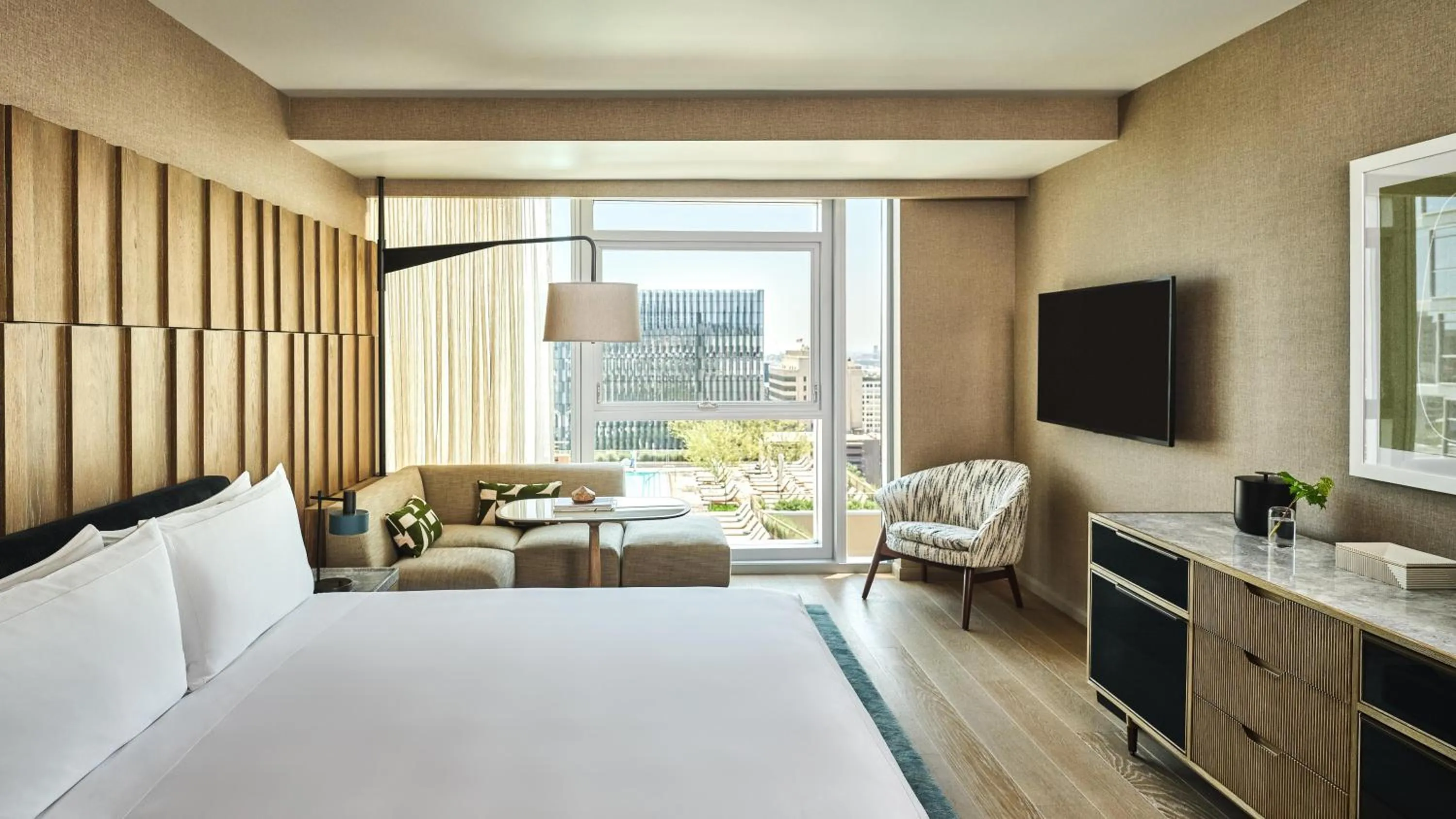 Living room, Bed in Conrad Los Angeles