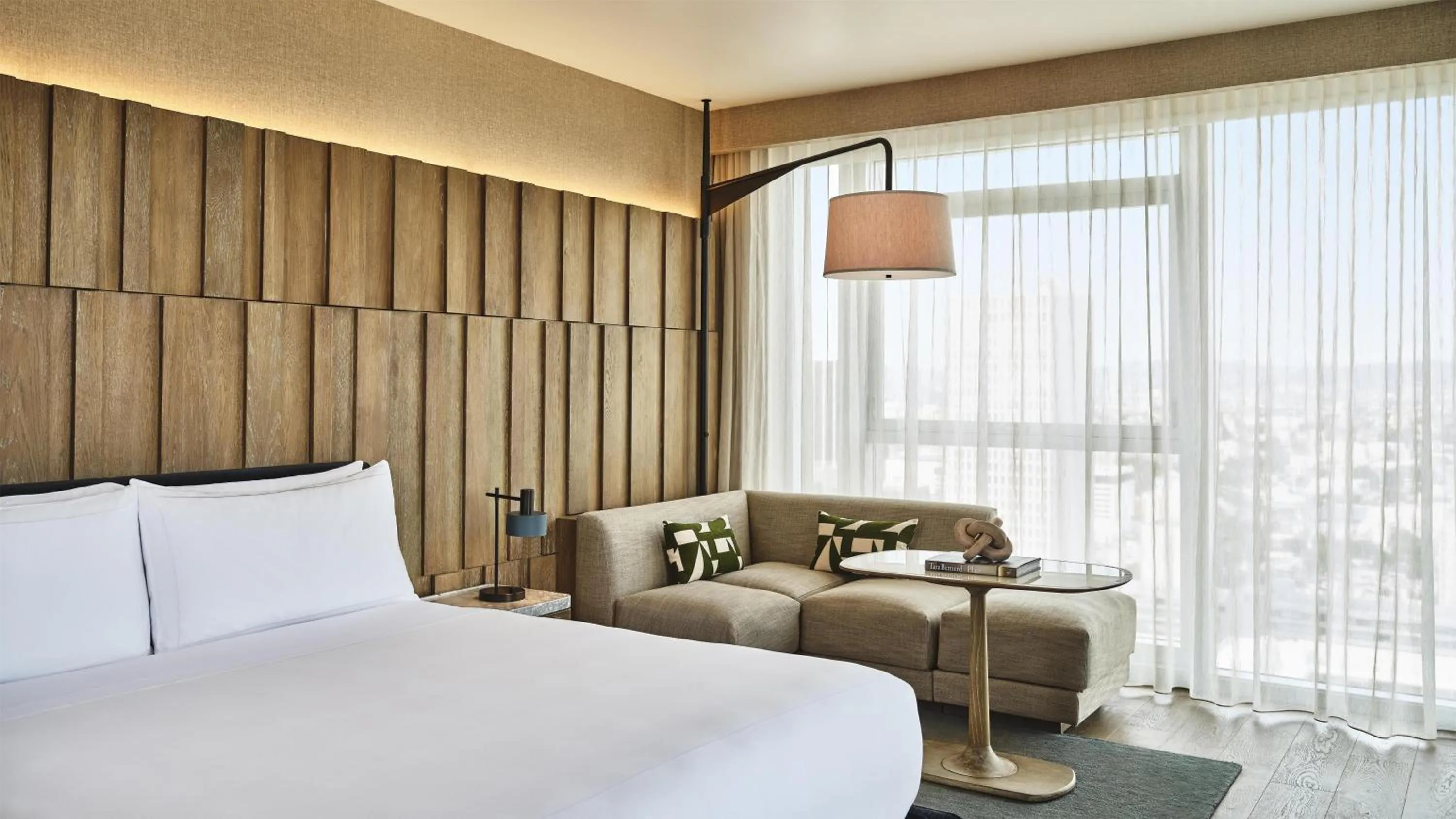 Living room, Bed in Conrad Los Angeles