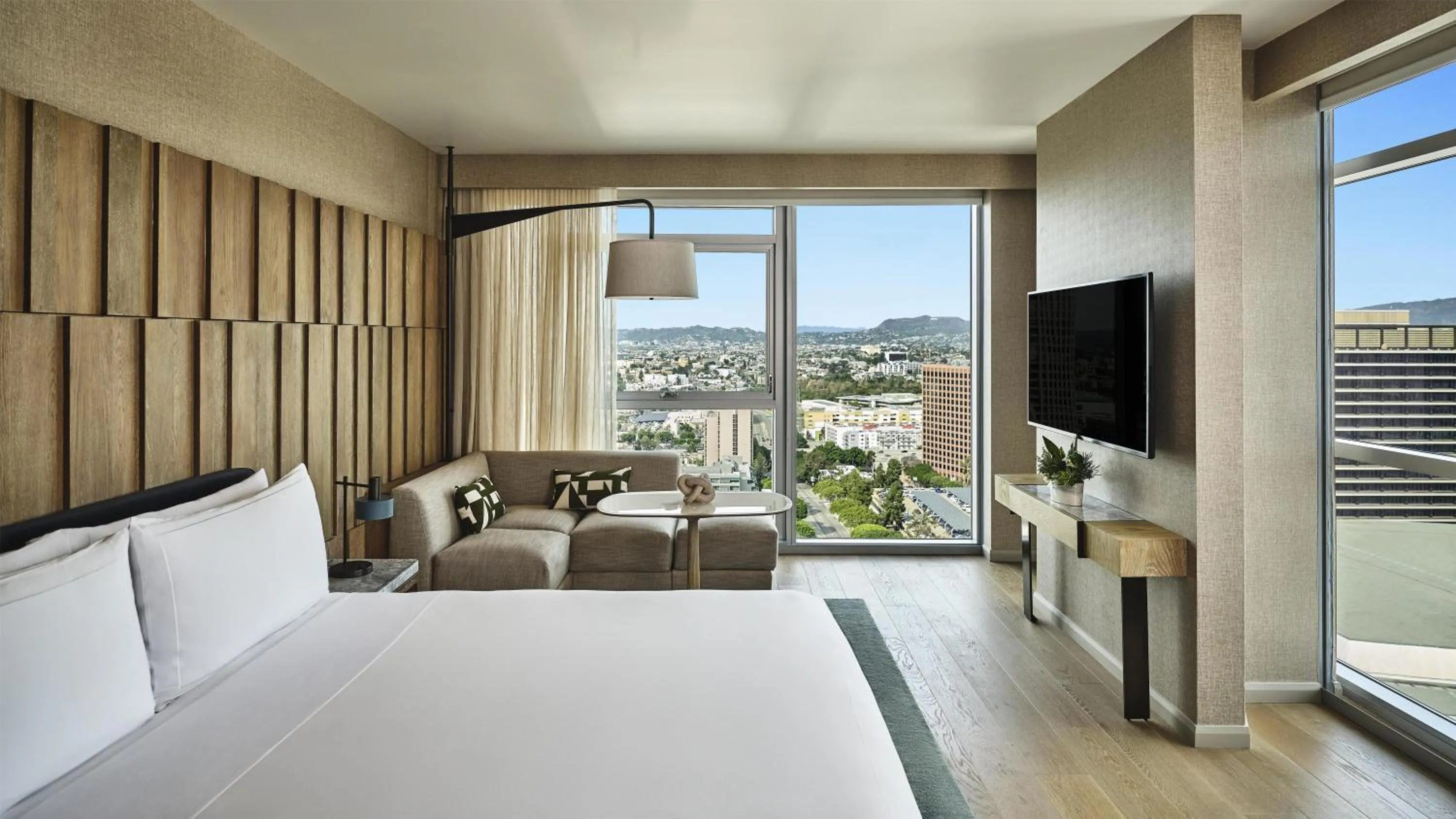 Living room, Bed in Conrad Los Angeles