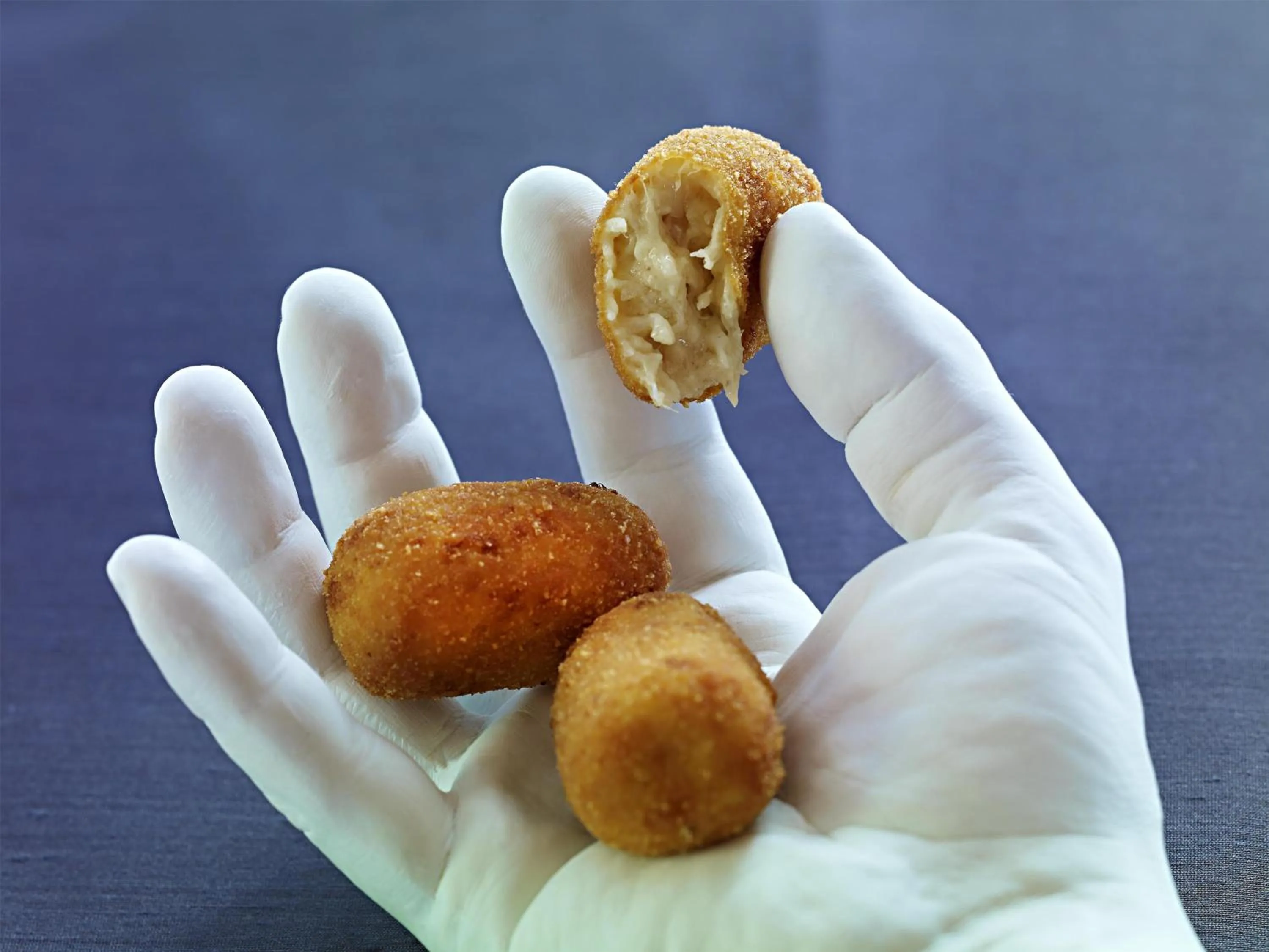 Dining area in Conrad Los Angeles