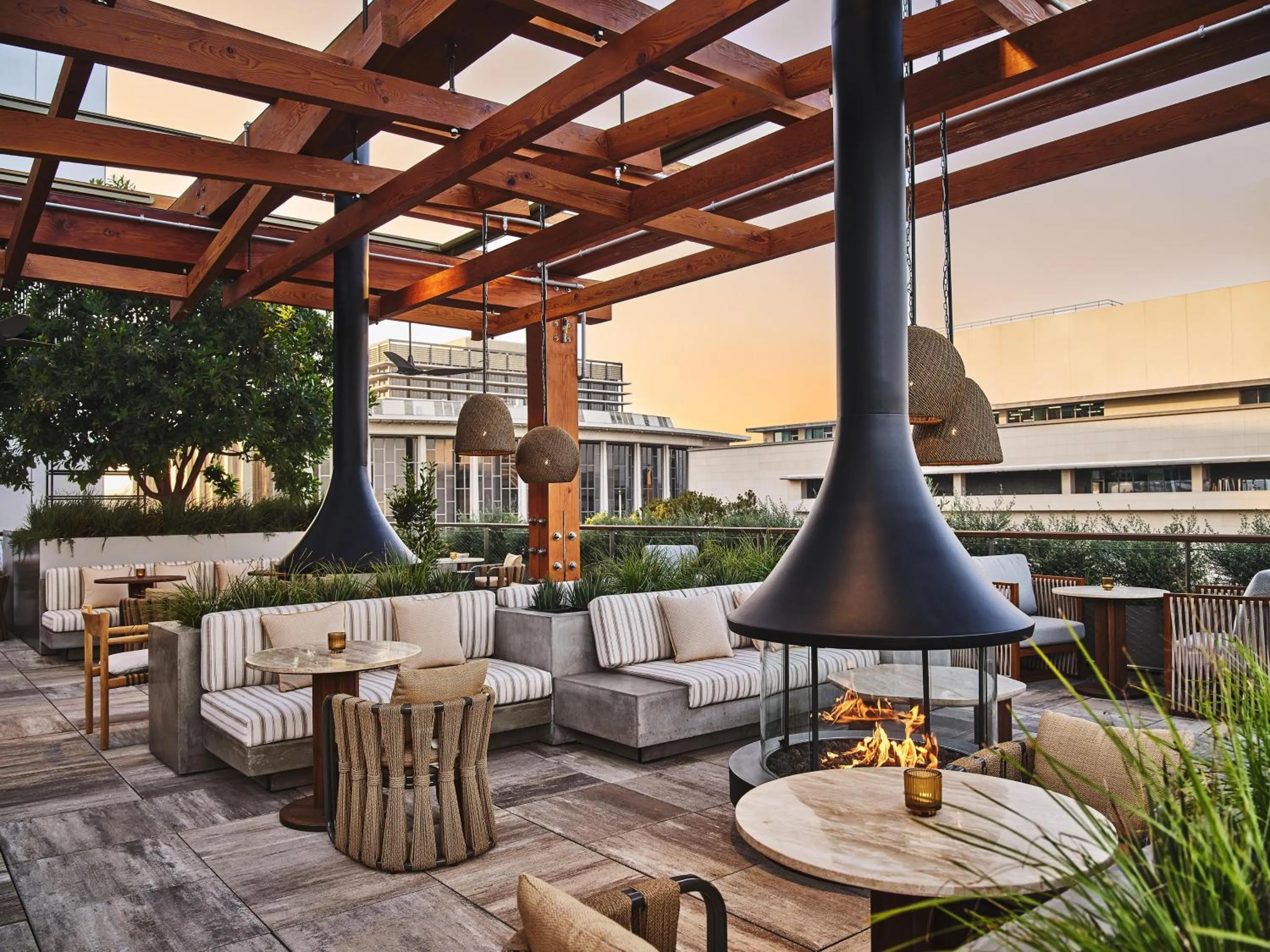 Restaurant/places to eat in Conrad Los Angeles