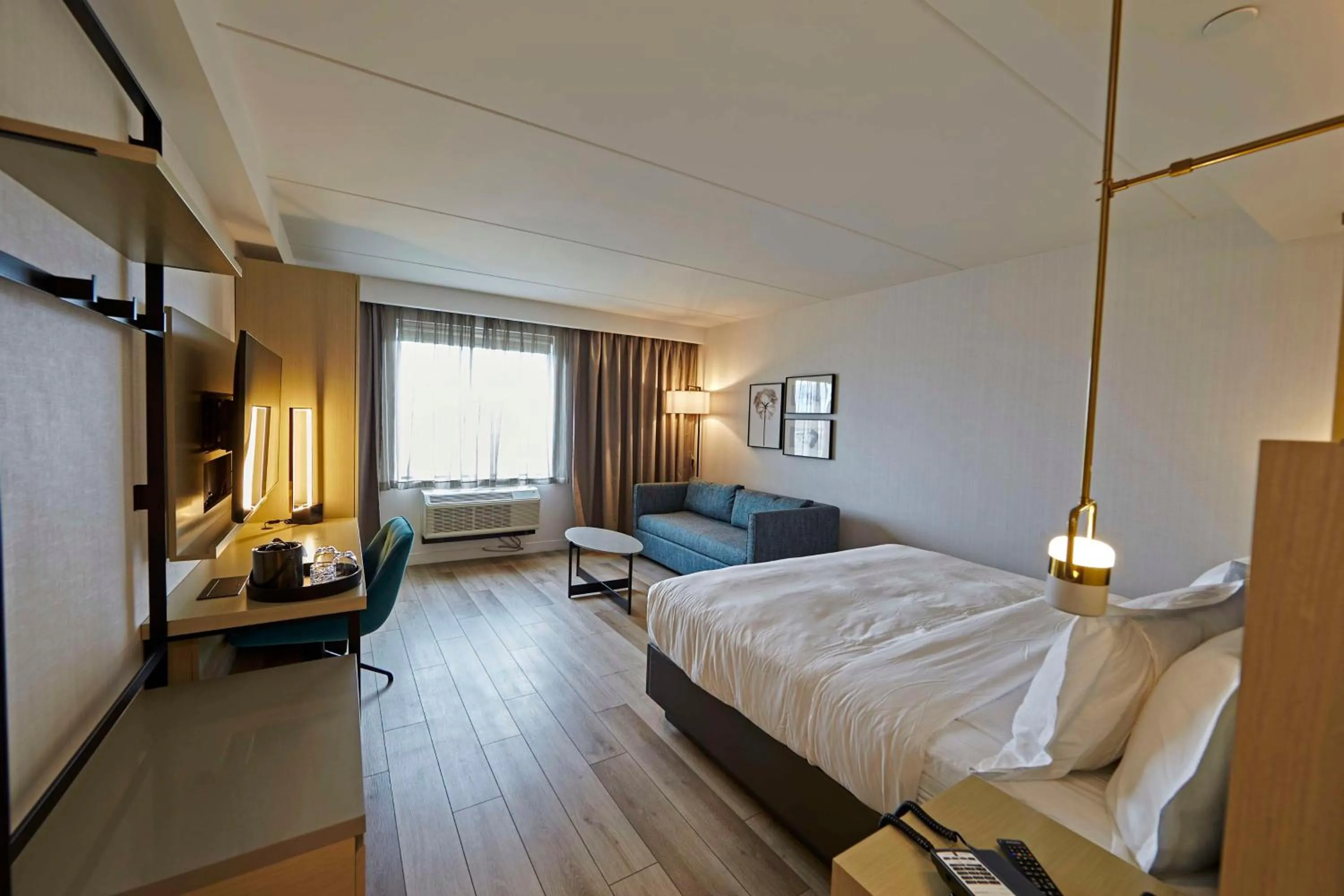 Bed in Bloom Mississauga, Tapestry Collection By Hilton