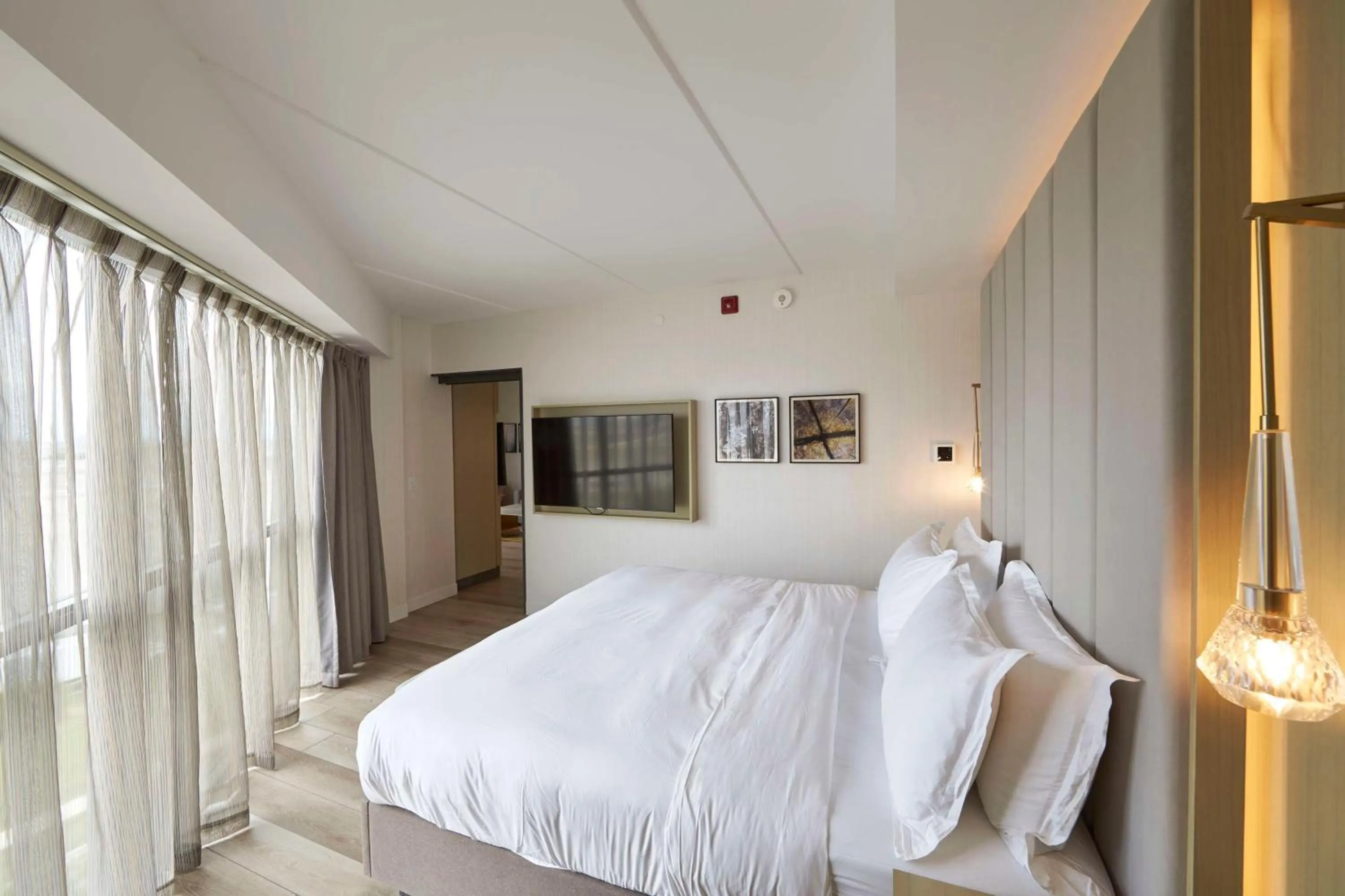 Bed in Bloom Mississauga, Tapestry Collection By Hilton