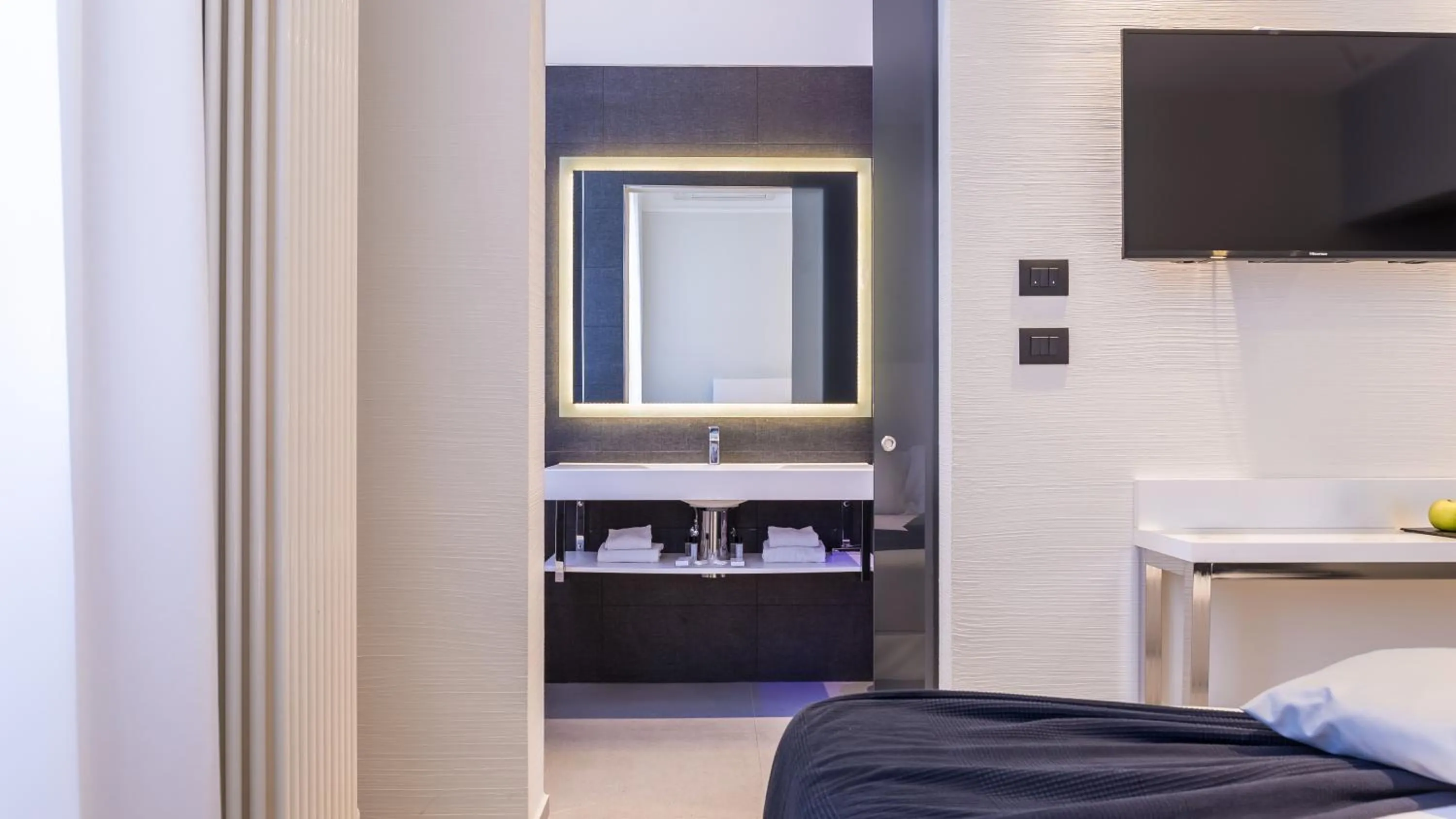 Bedroom, Bed in Hotel Metropolitan