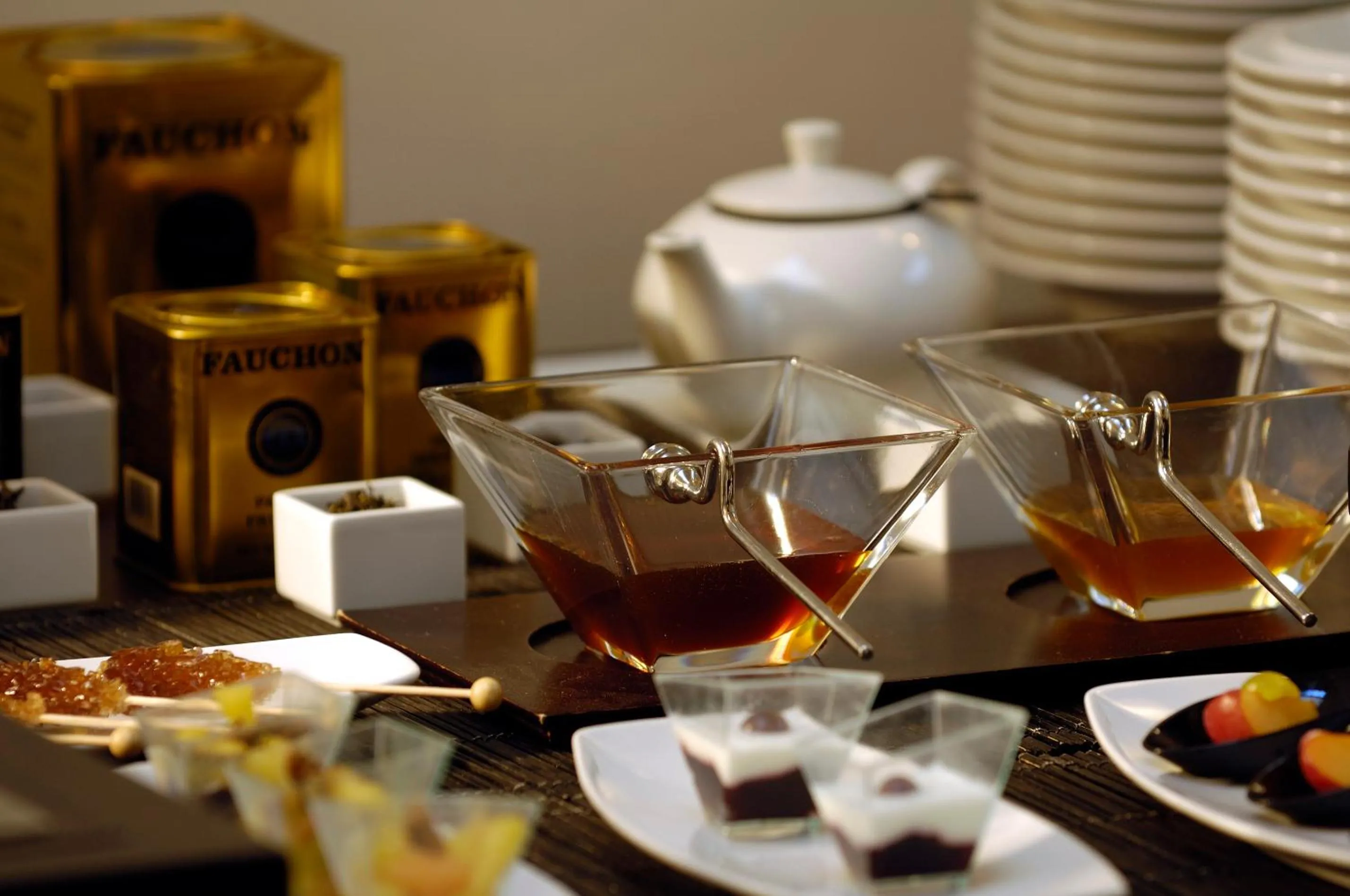 Restaurant/places to eat in Hotel Metropolitan