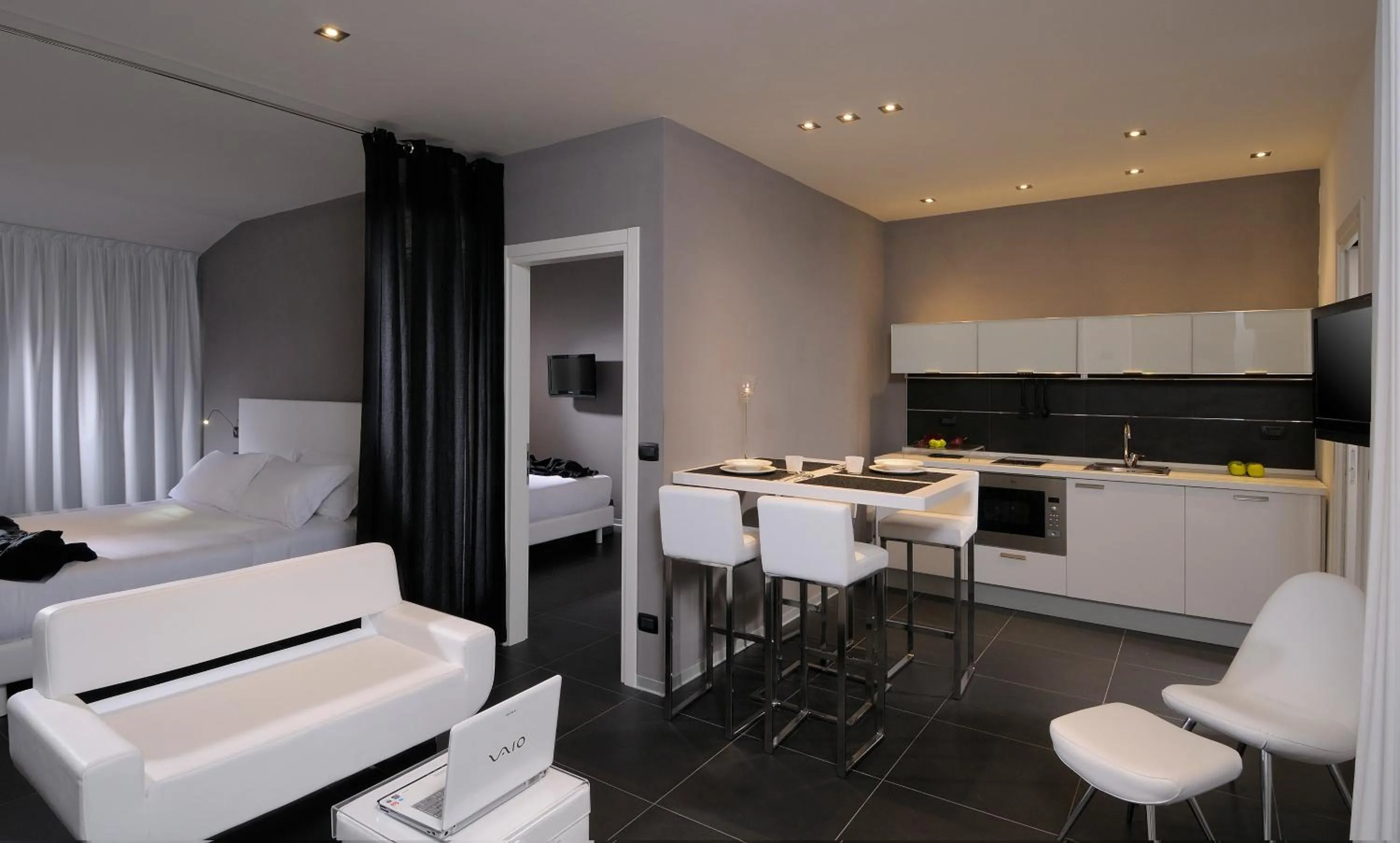 Photo of the whole room in Hotel Metropolitan