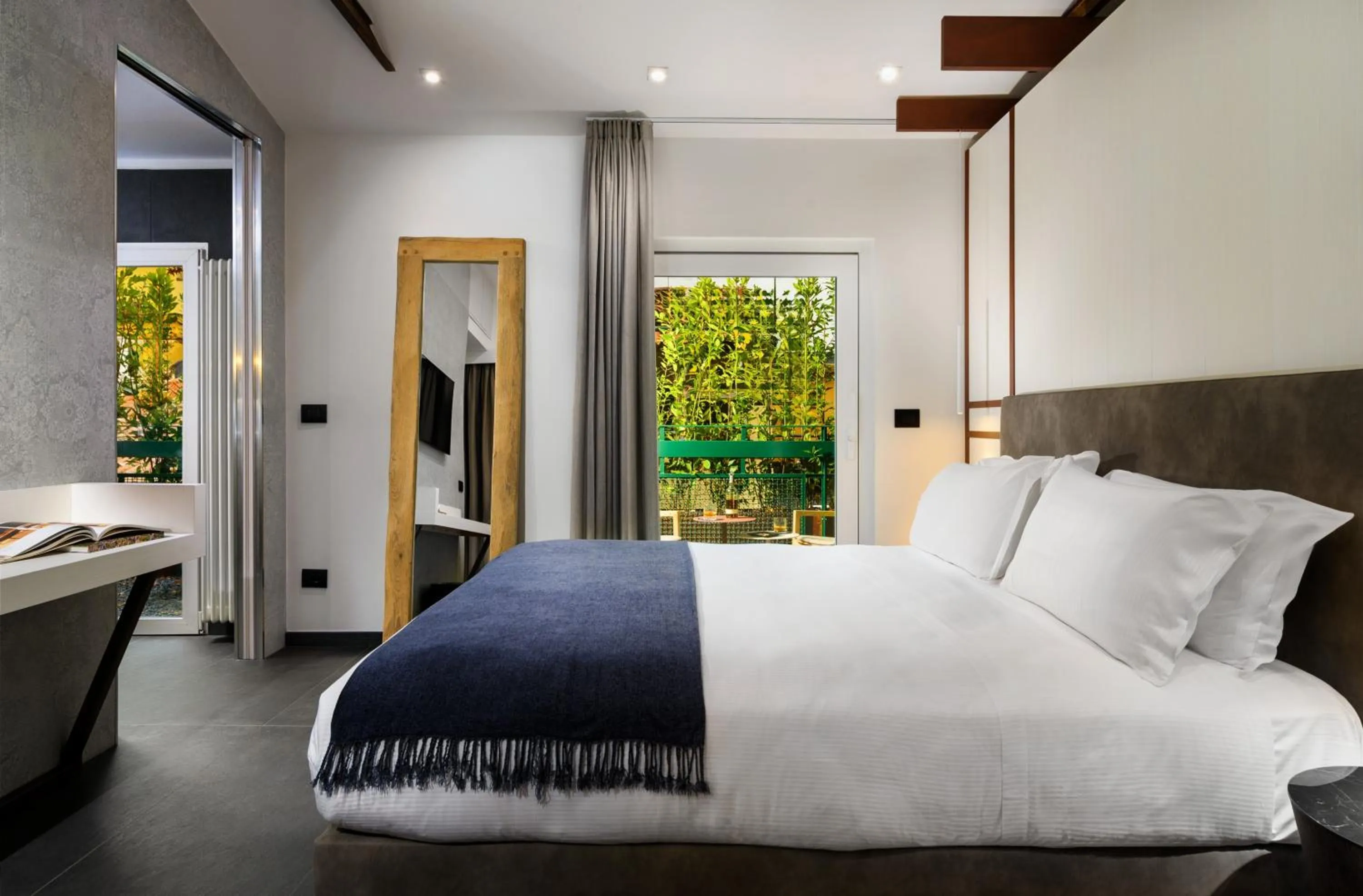 Bed in Hotel Metropolitan