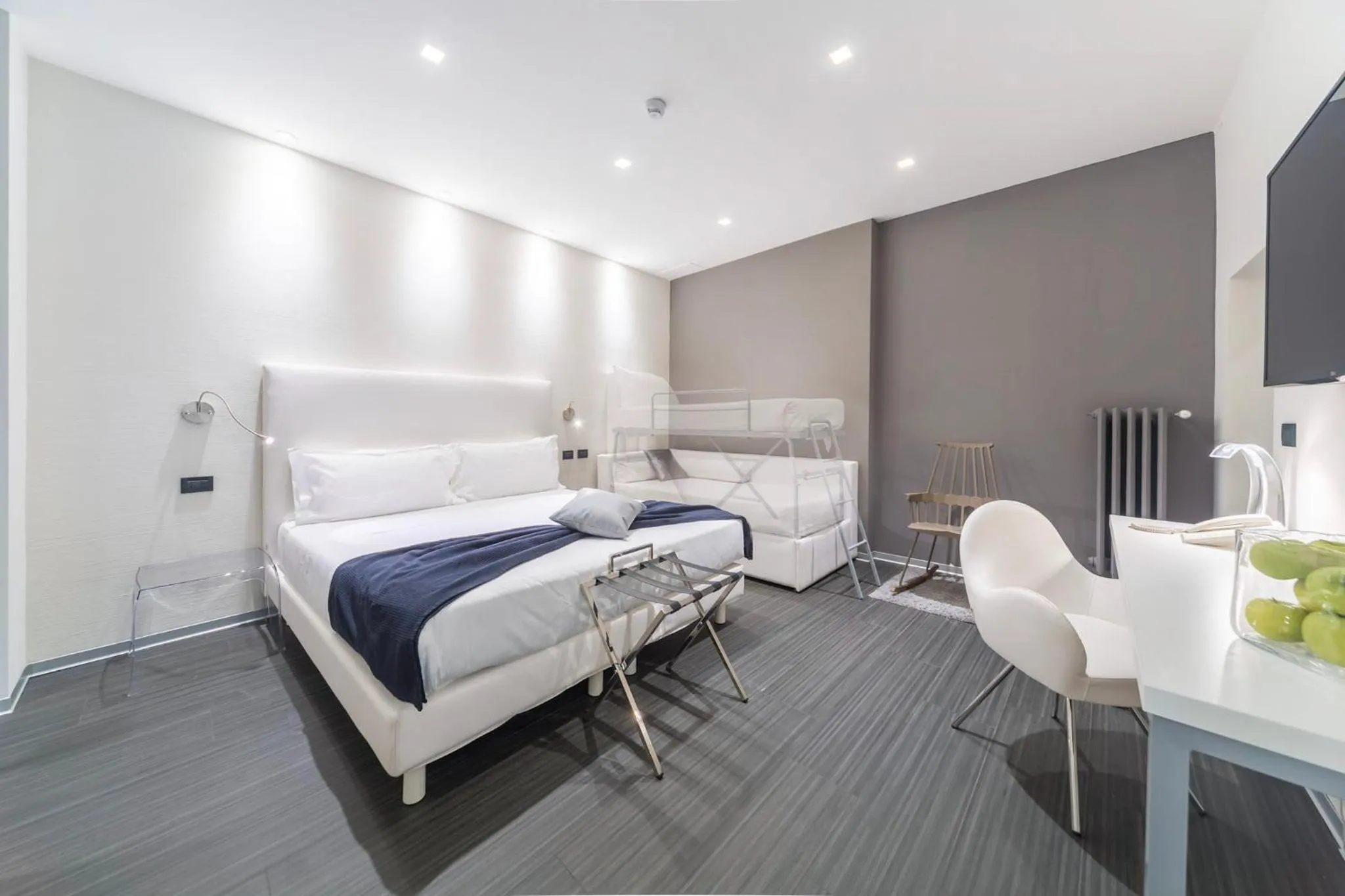 Photo of the whole room, Bed in Hotel Metropolitan