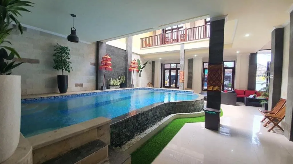 Swimming pool in Grand Puri Hotel
