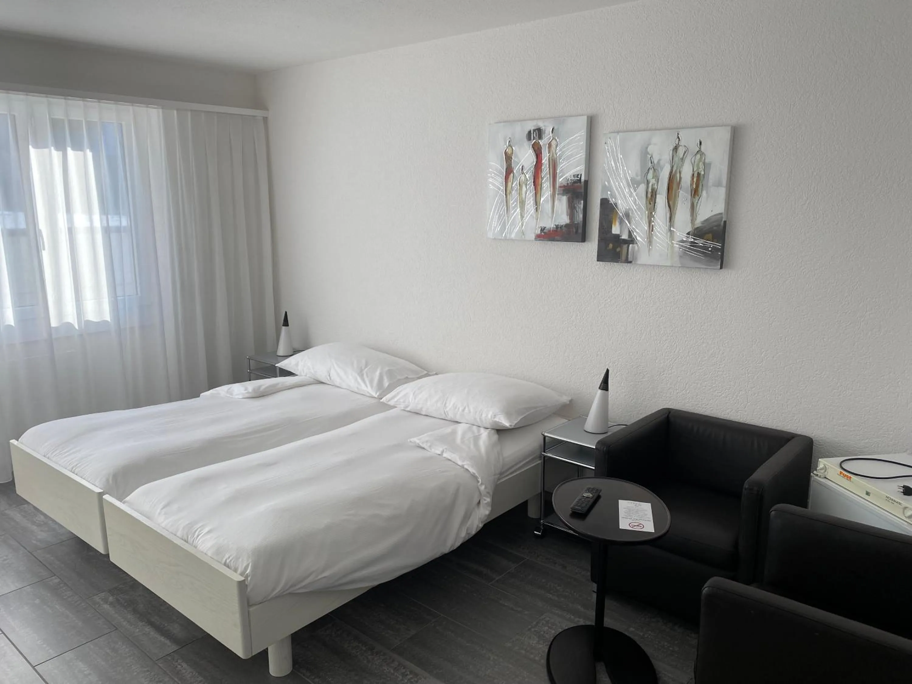 Photo of the whole room, Bed in Hotel Bären Niederscherli