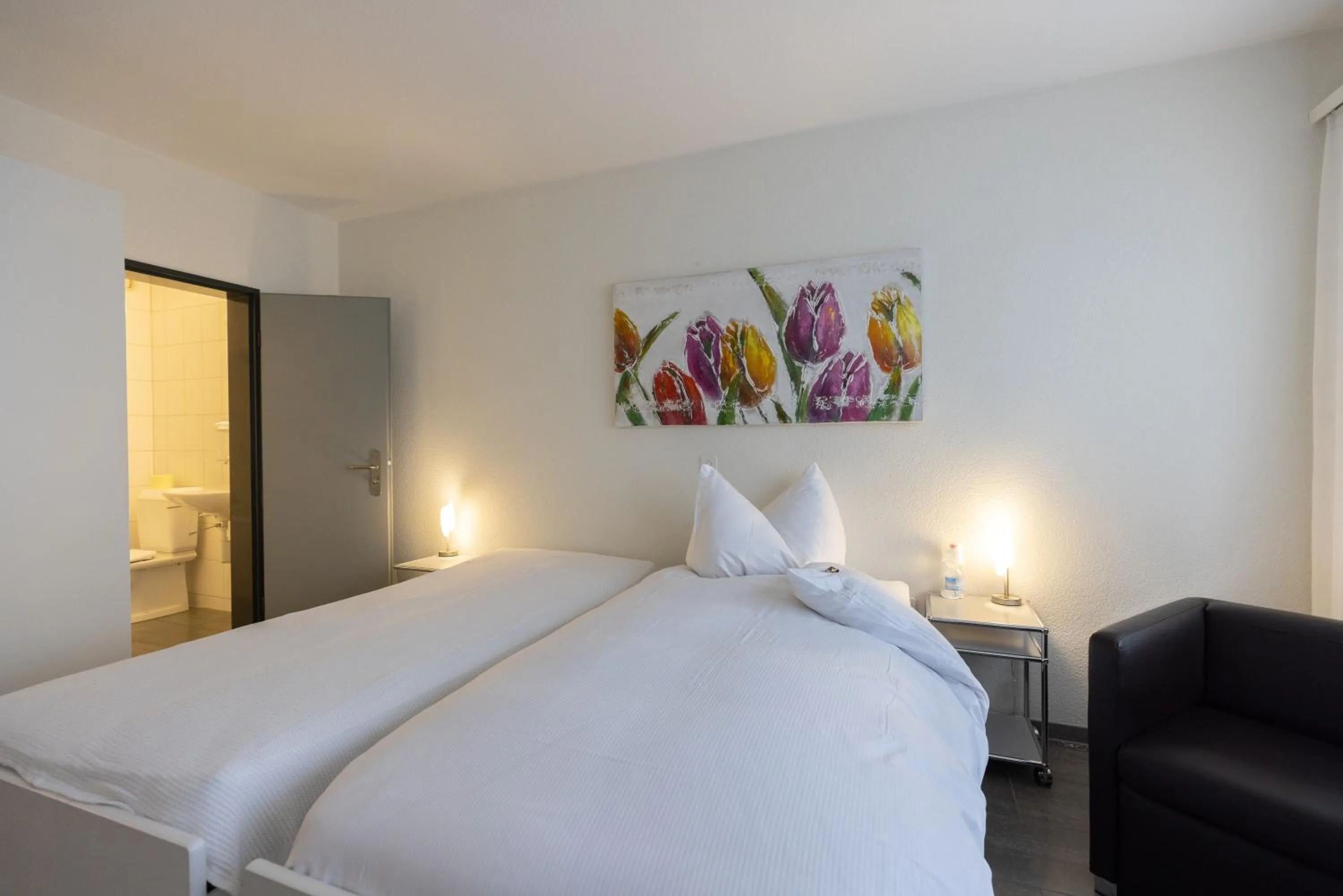 Photo of the whole room, Bed in Hotel Bären Niederscherli