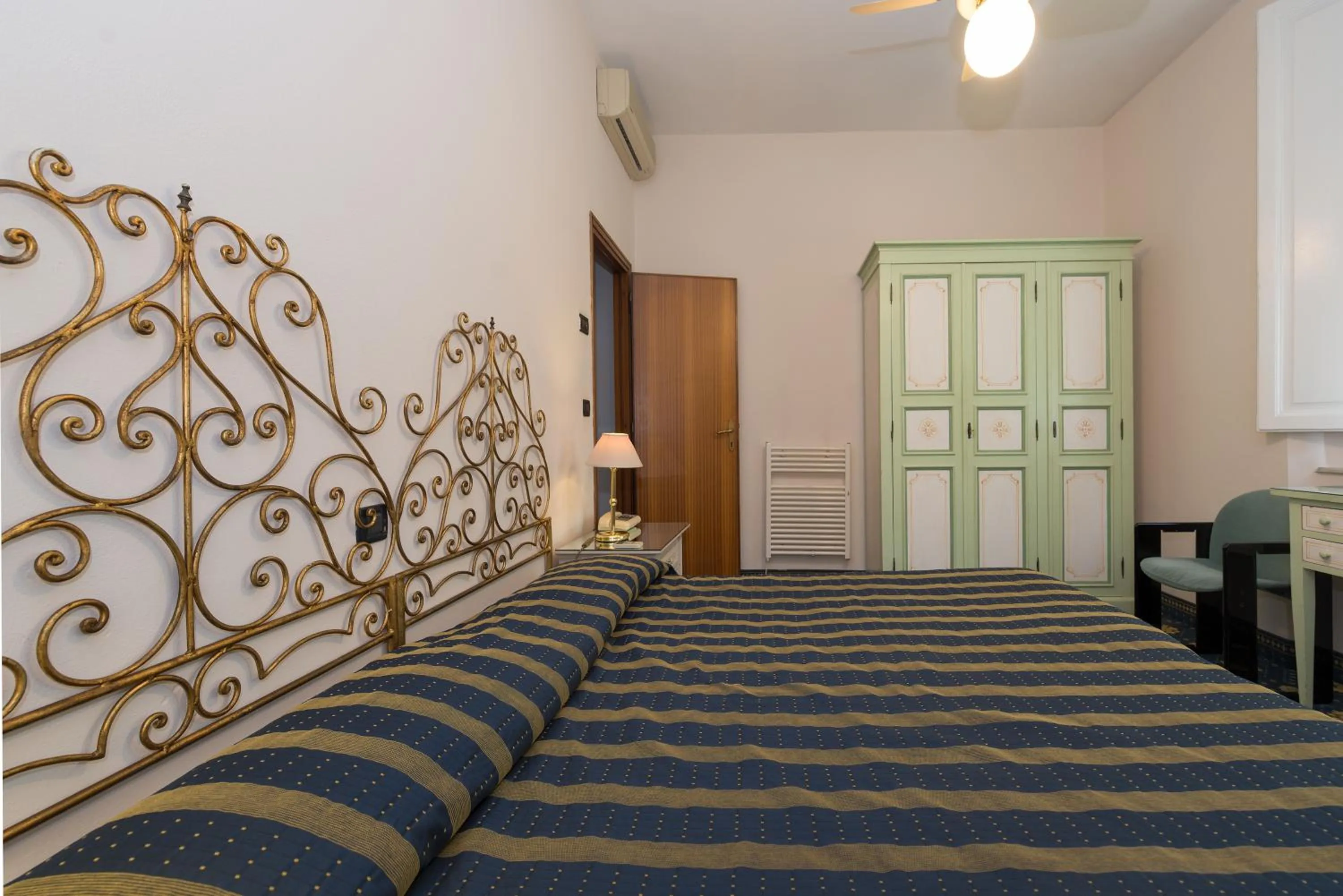 Bedroom, Bed in Hotel Corallo