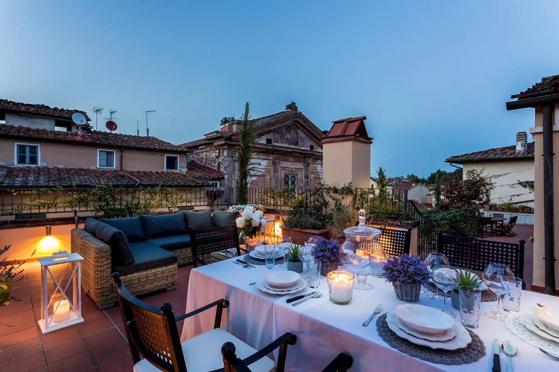 Casa Ottone - Residenze Seicento - A superb bright flourish apartment with grand terrace inside Lucca City Centre Casa Ottone - Residenze Seicento - A superb bright flourish apartment with grand terrace inside Lucca City Centre