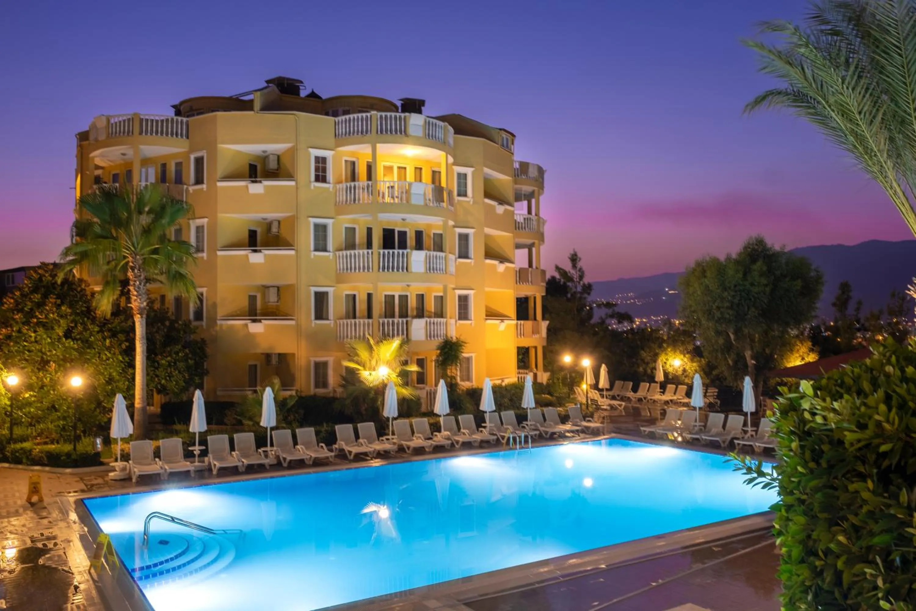Swimming pool in Club Paradiso Hotel