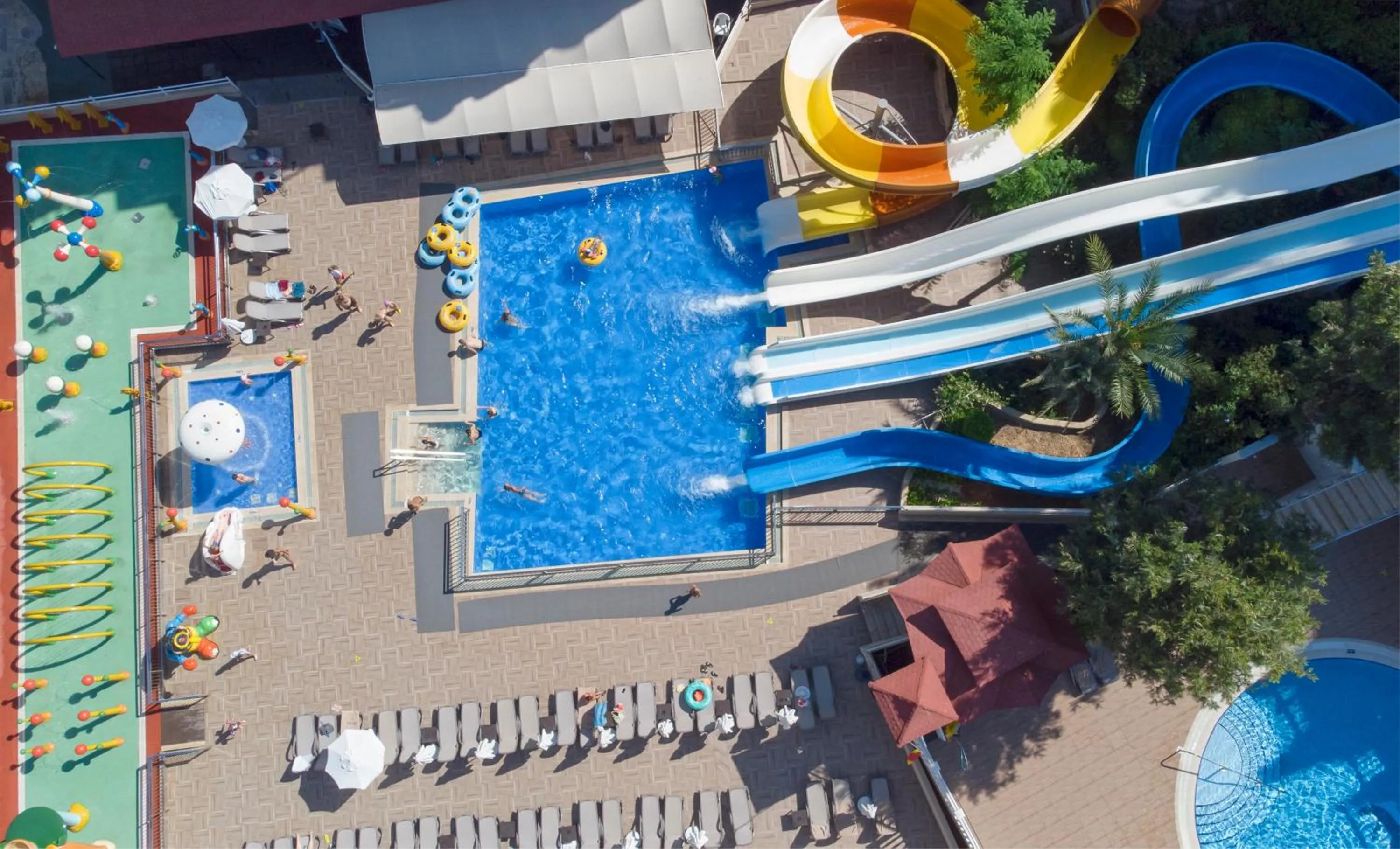 Swimming pool in Club Paradiso Hotel