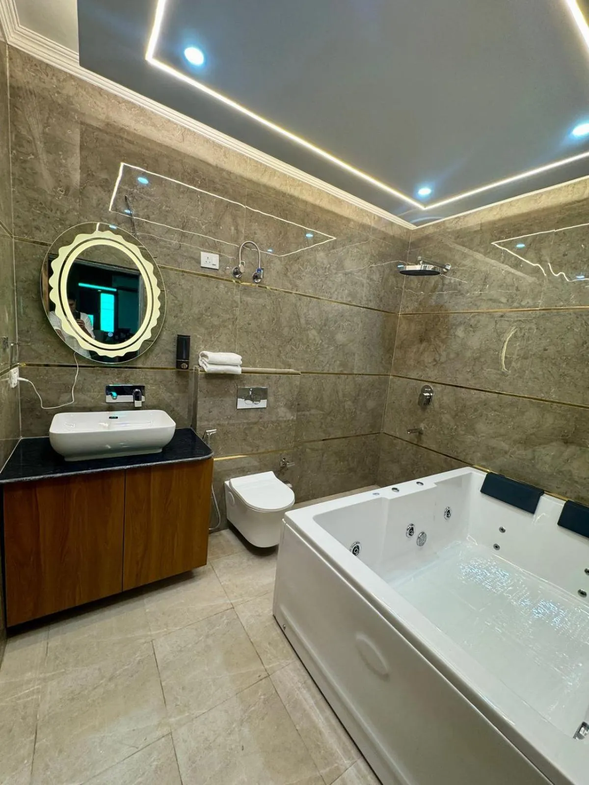 Bathroom in Airport Hotel Shivaka Inn