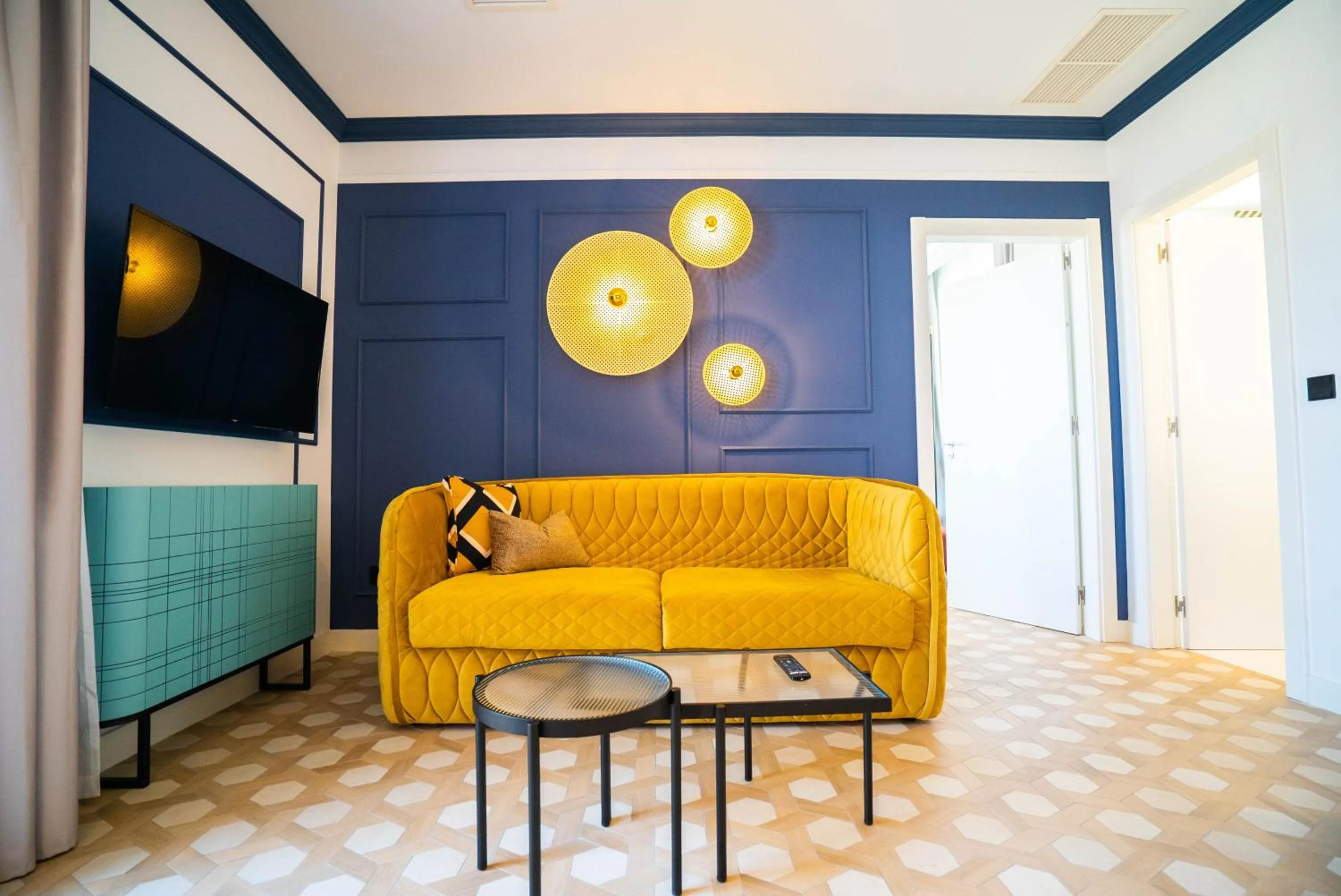 TV and multimedia in SmartRental Collection Gran Vía Capital